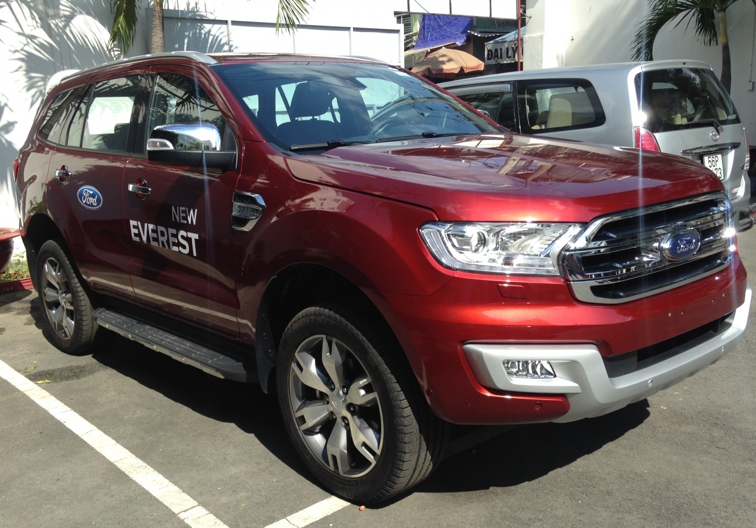 Nhung SUV tam gia 2 ty tuong duong Ford Everest tai Viet Nam hinh anh