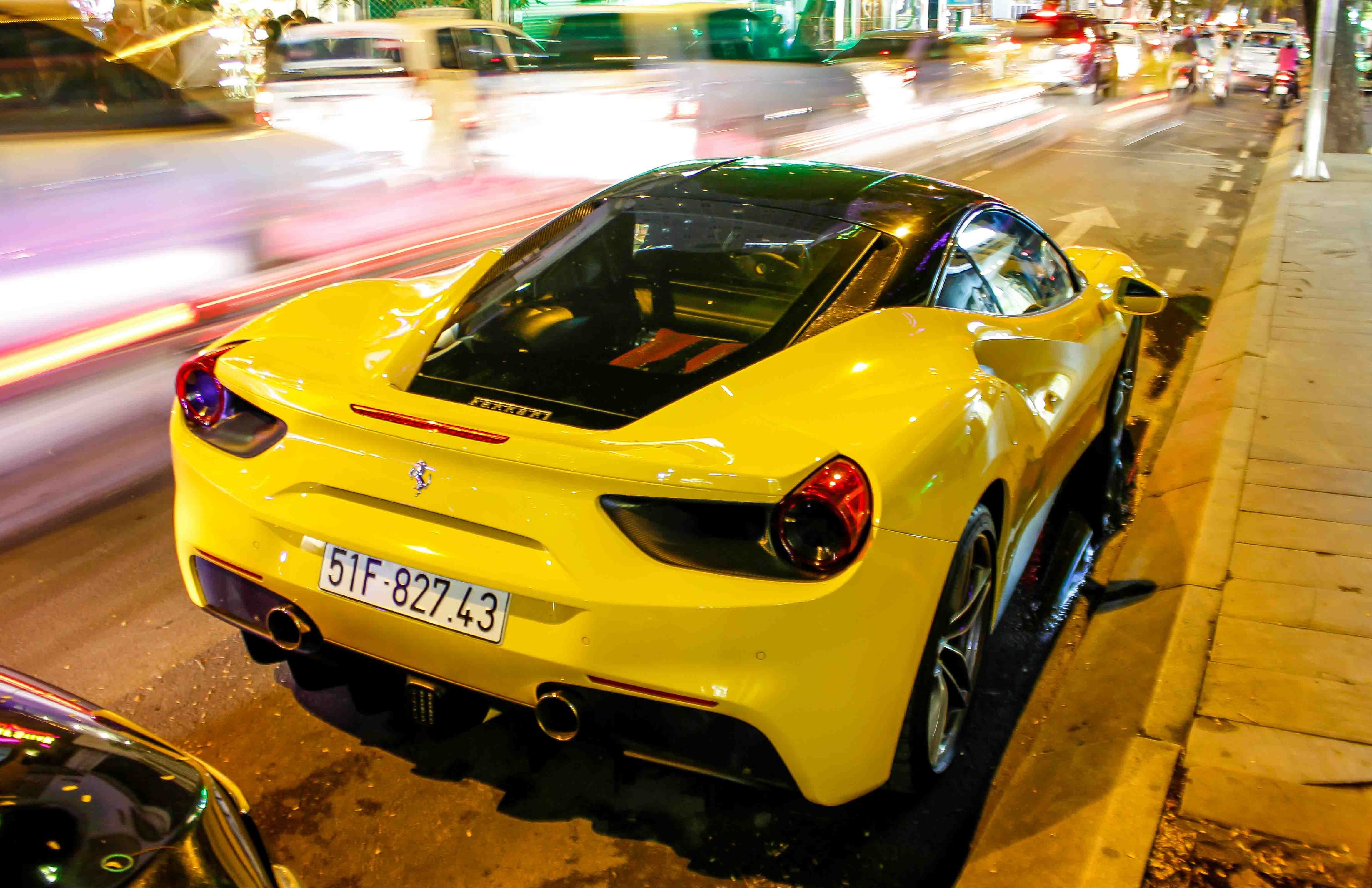 Ferrari 488 14 ty cua em trai Phan Thanh lan dau xuong pho hinh anh