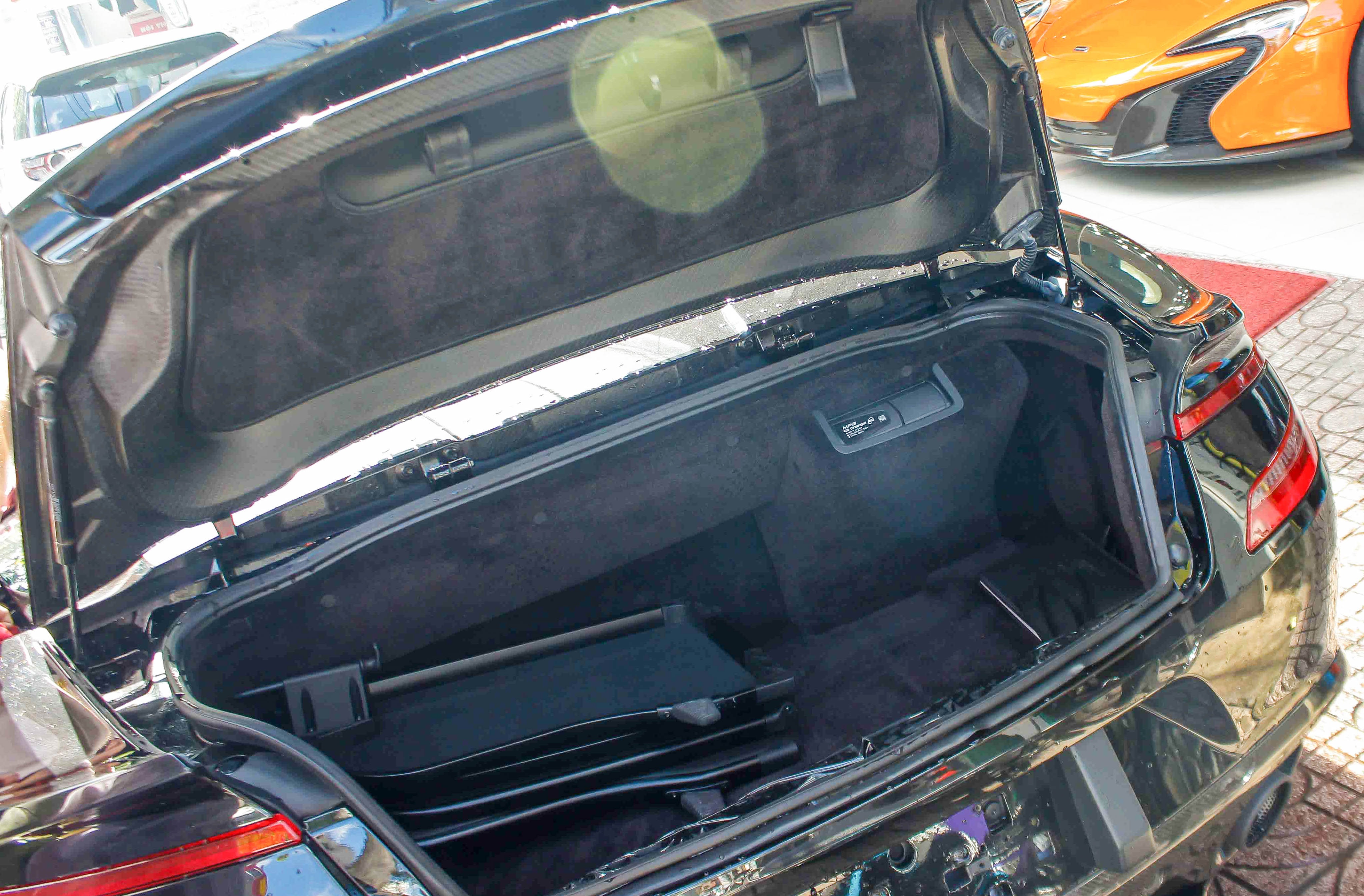 Aston Martin Vanquish Volante Viet Nam anh 5