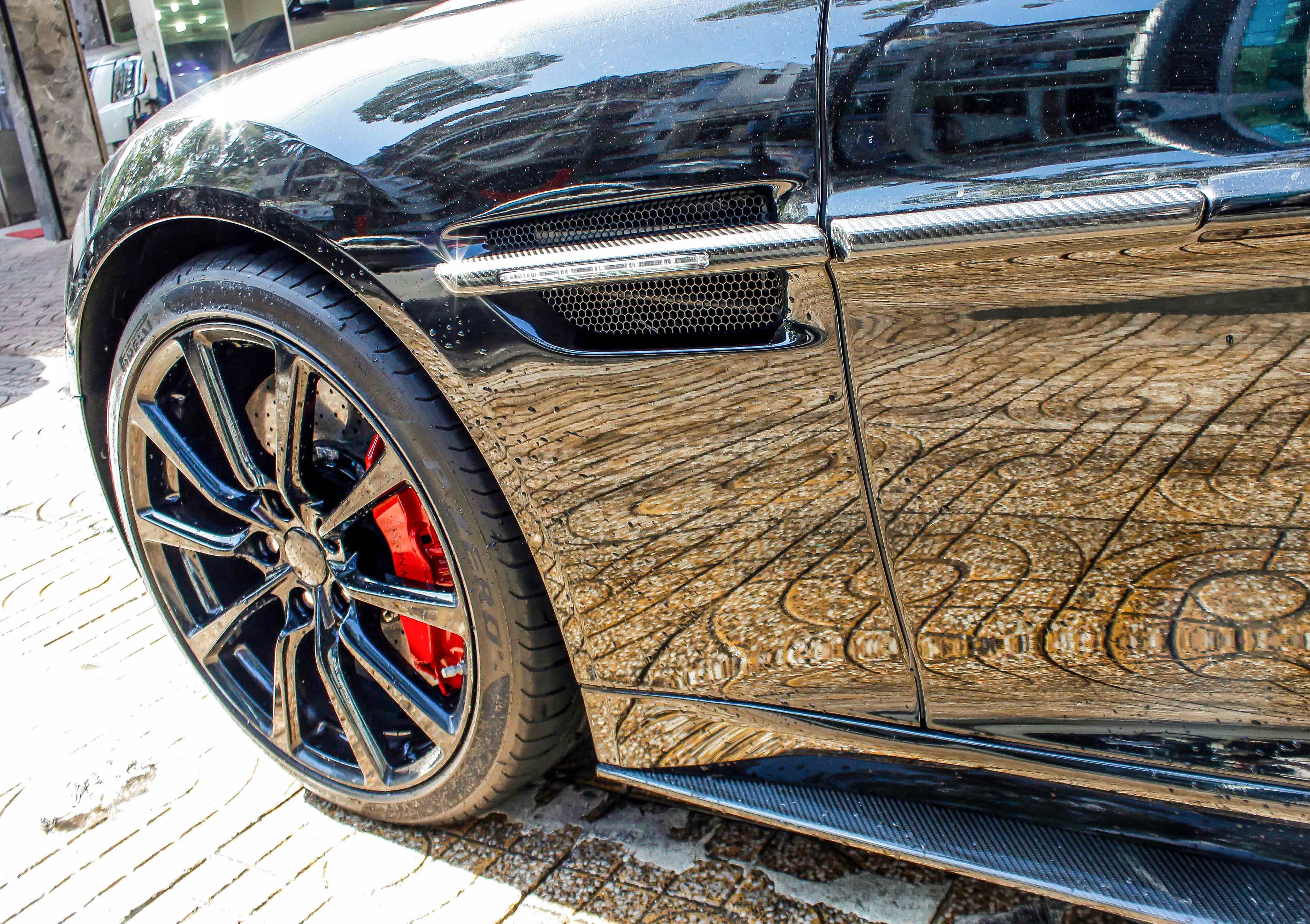 Aston Martin Vanquish Volante Viet Nam anh 6