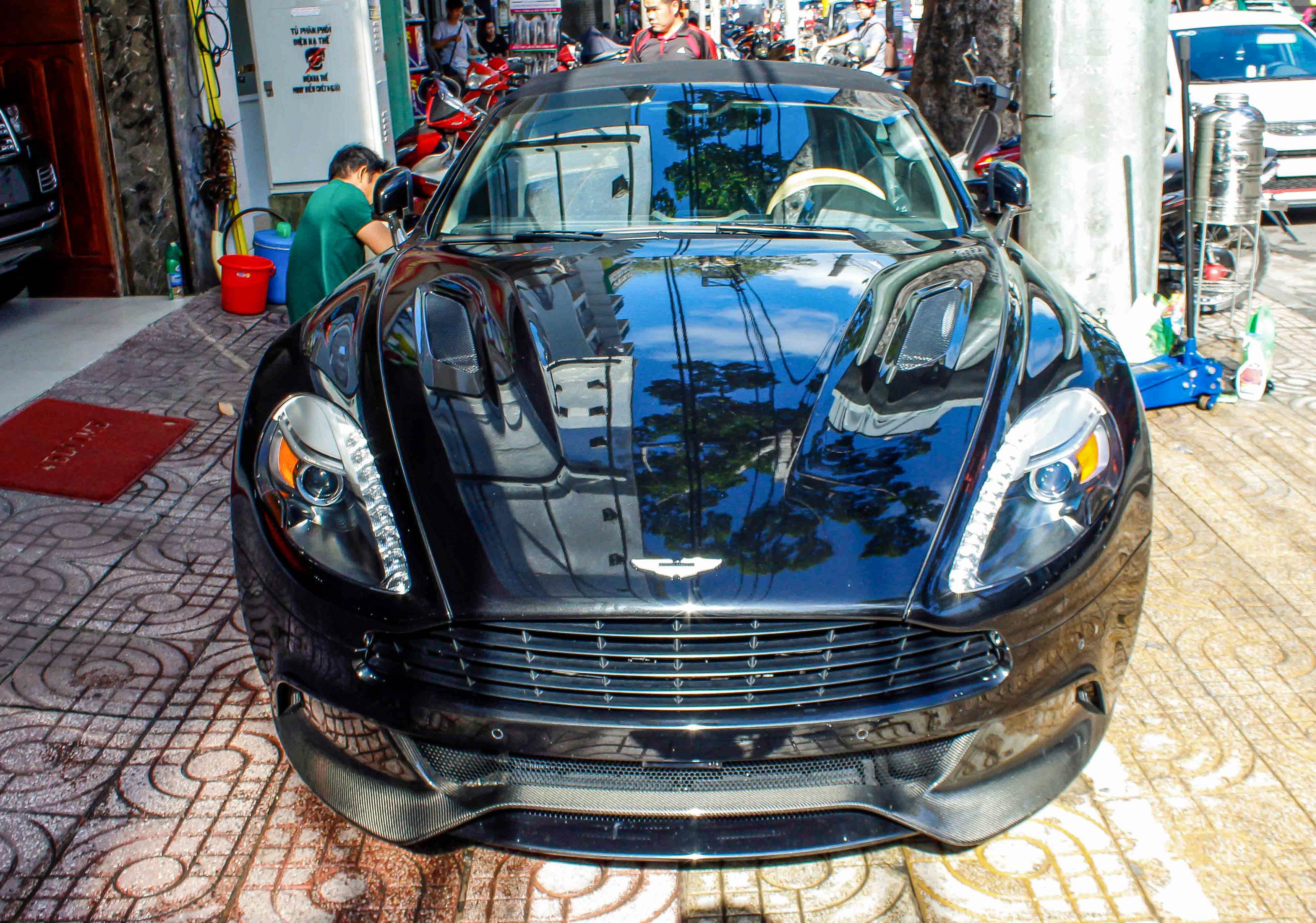 Aston Martin Vanquish Volante Viet Nam anh 2