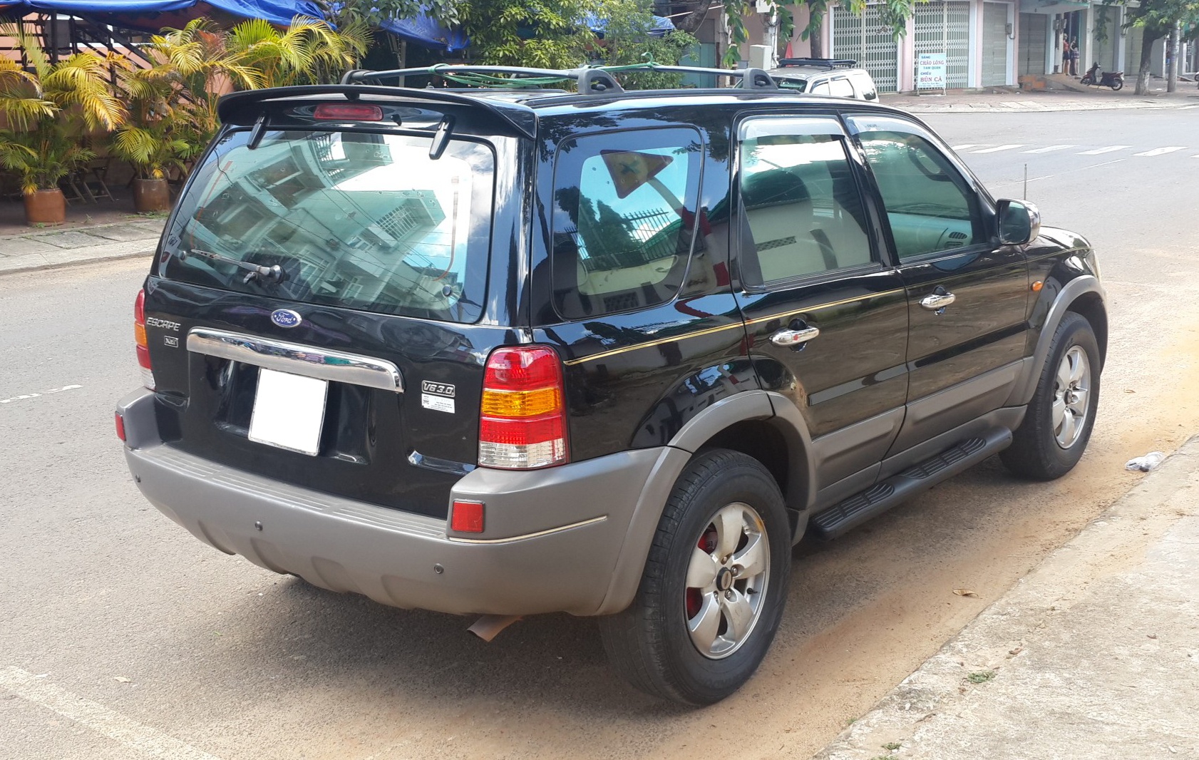 Ford Escape 200 trieu – xe dep bi ruong bo tai Viet Nam hinh anh