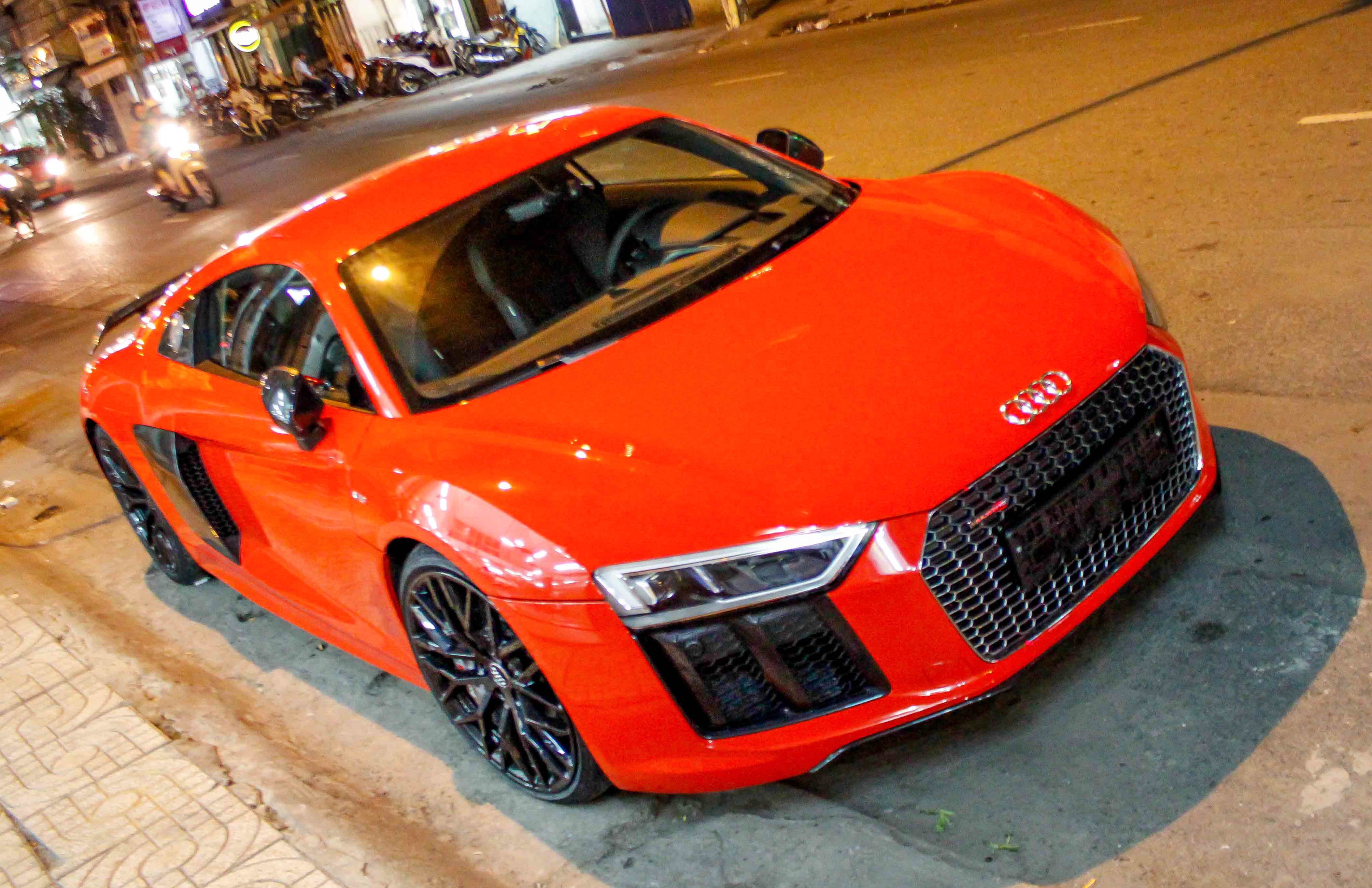 Sieu xe Audi R8 V10 Plus ve tay thieu gia Phan Thanh hinh anh