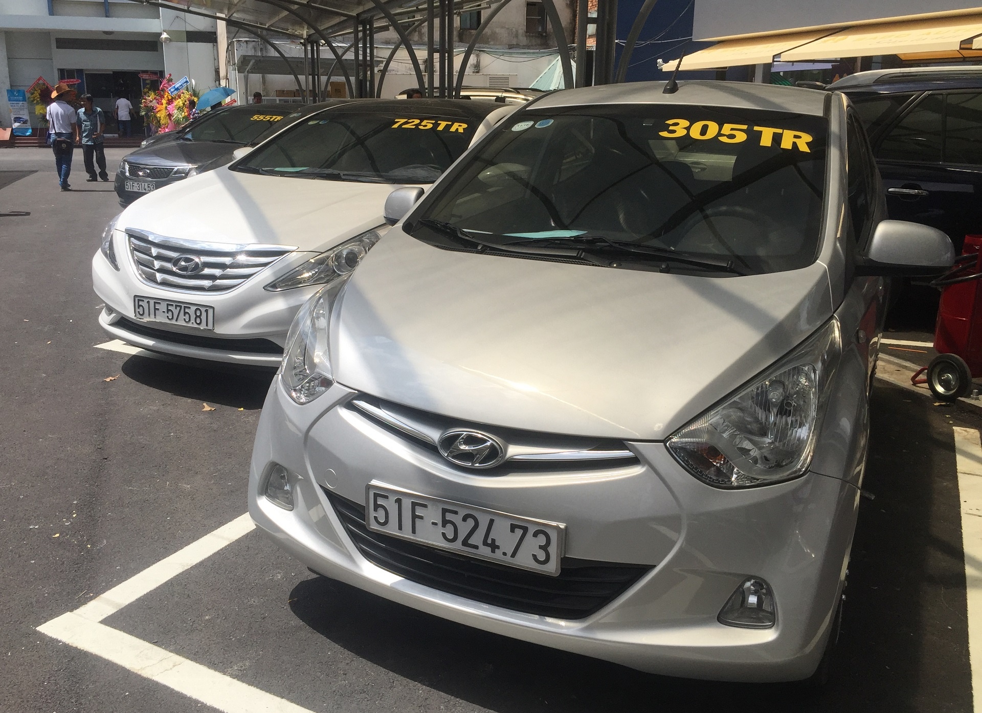 Cho oto kieu My tai Sai Gon: Tien loi, it lua chon hinh anh