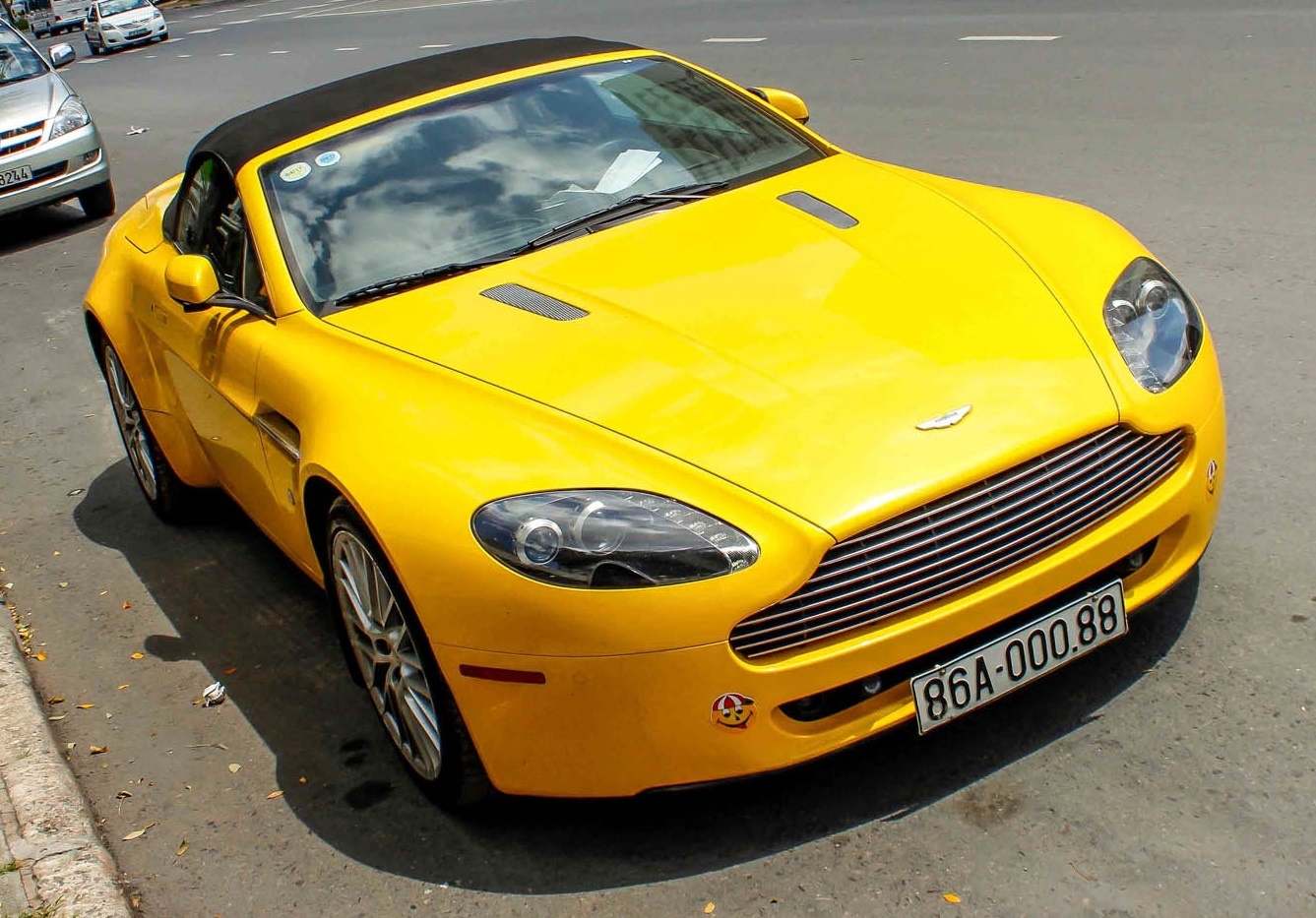 Xe the thao hang hiem Aston Martin Vantage tai Sai Gon hinh anh