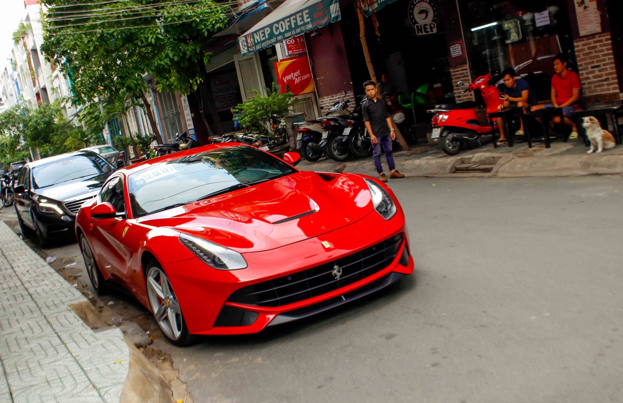 Ferrari F12 dau tien Viet Nam anh 1