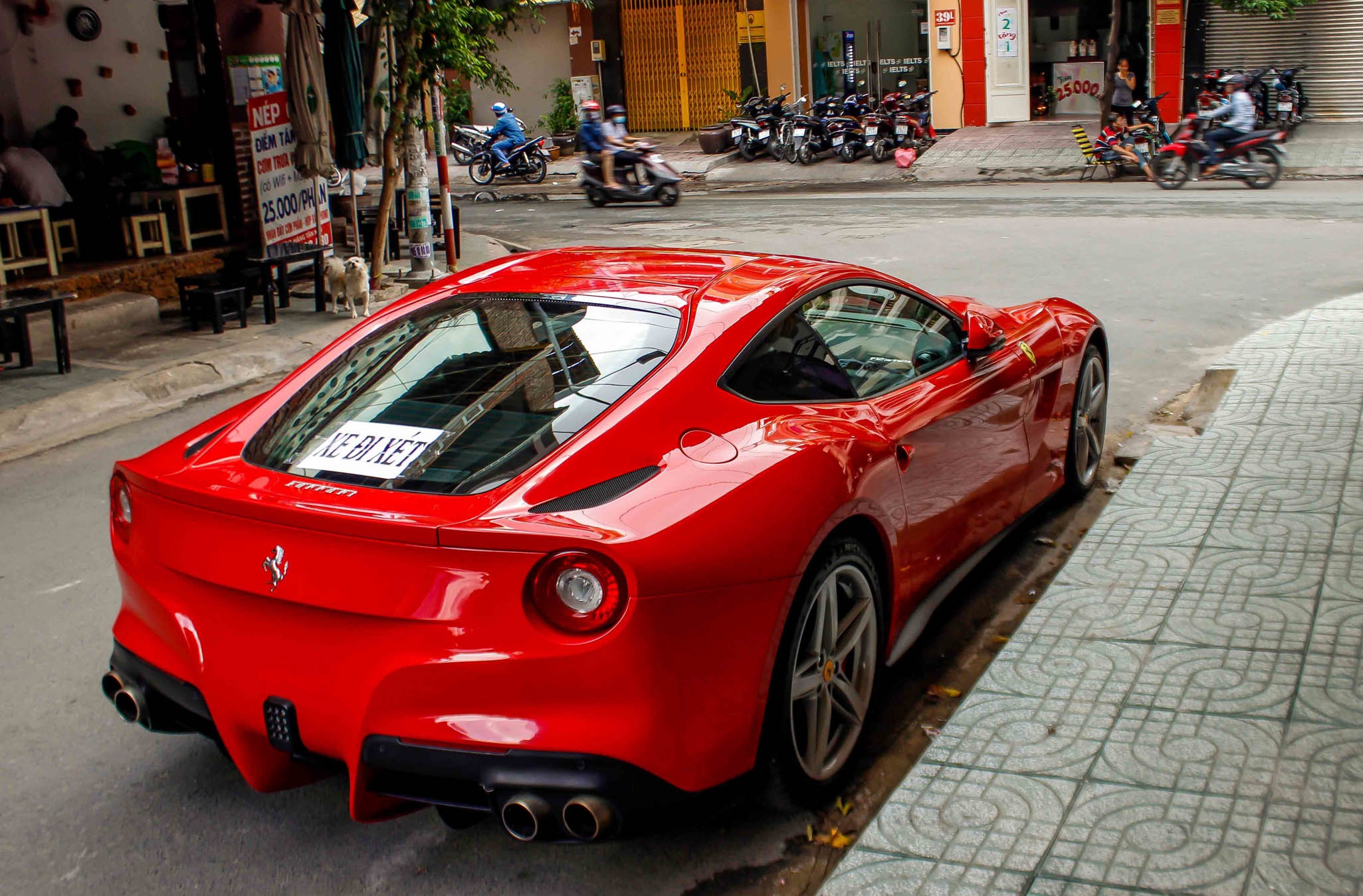 Ferrari F12 dau tien Viet Nam anh 2