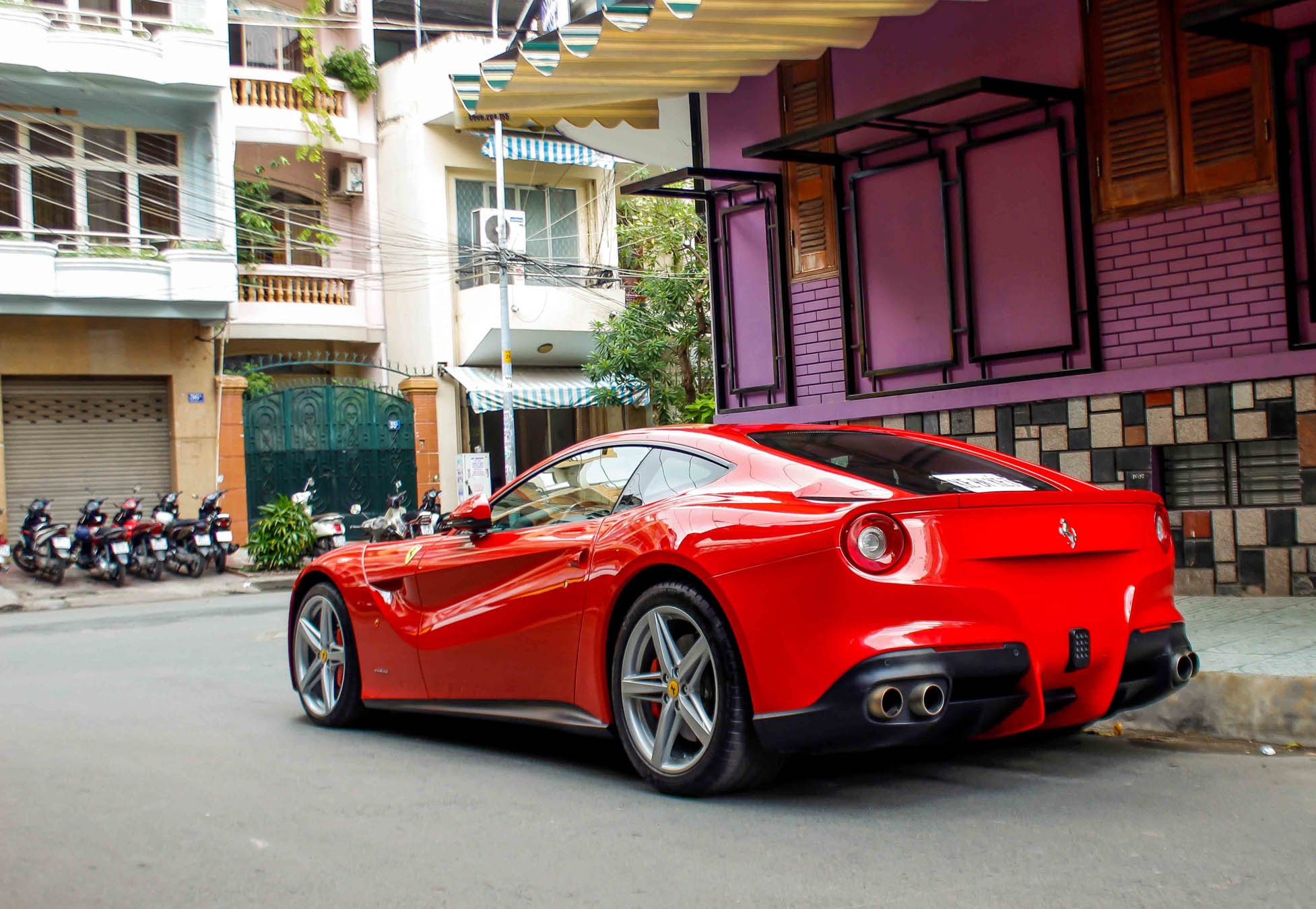 Ferrari F12 dau tien Viet Nam anh 8