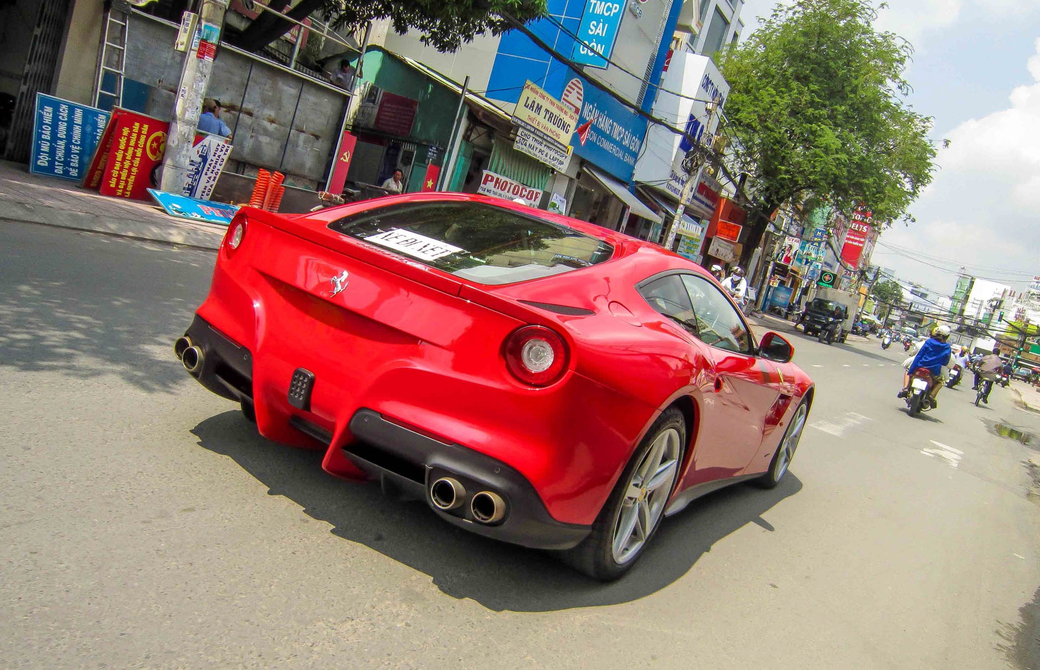 Ferrari F12 dau tien Viet Nam anh 10