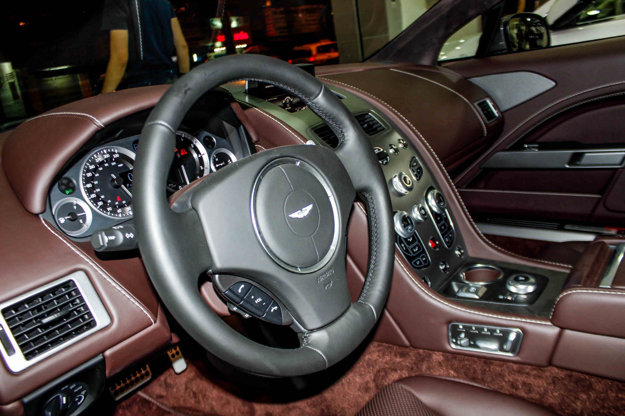 Aston Martin Rapide S tai Sai Gon anh 12