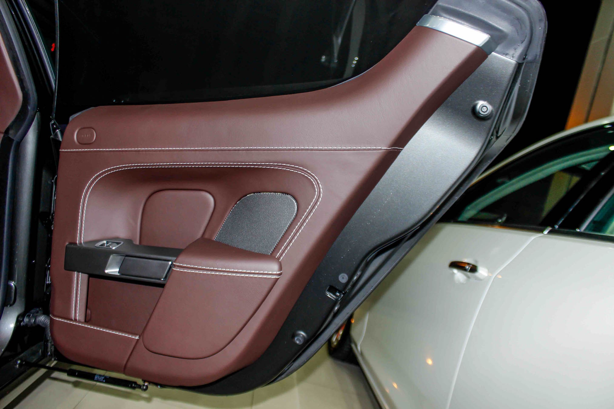 Aston Martin Rapide S tai Sai Gon anh 11