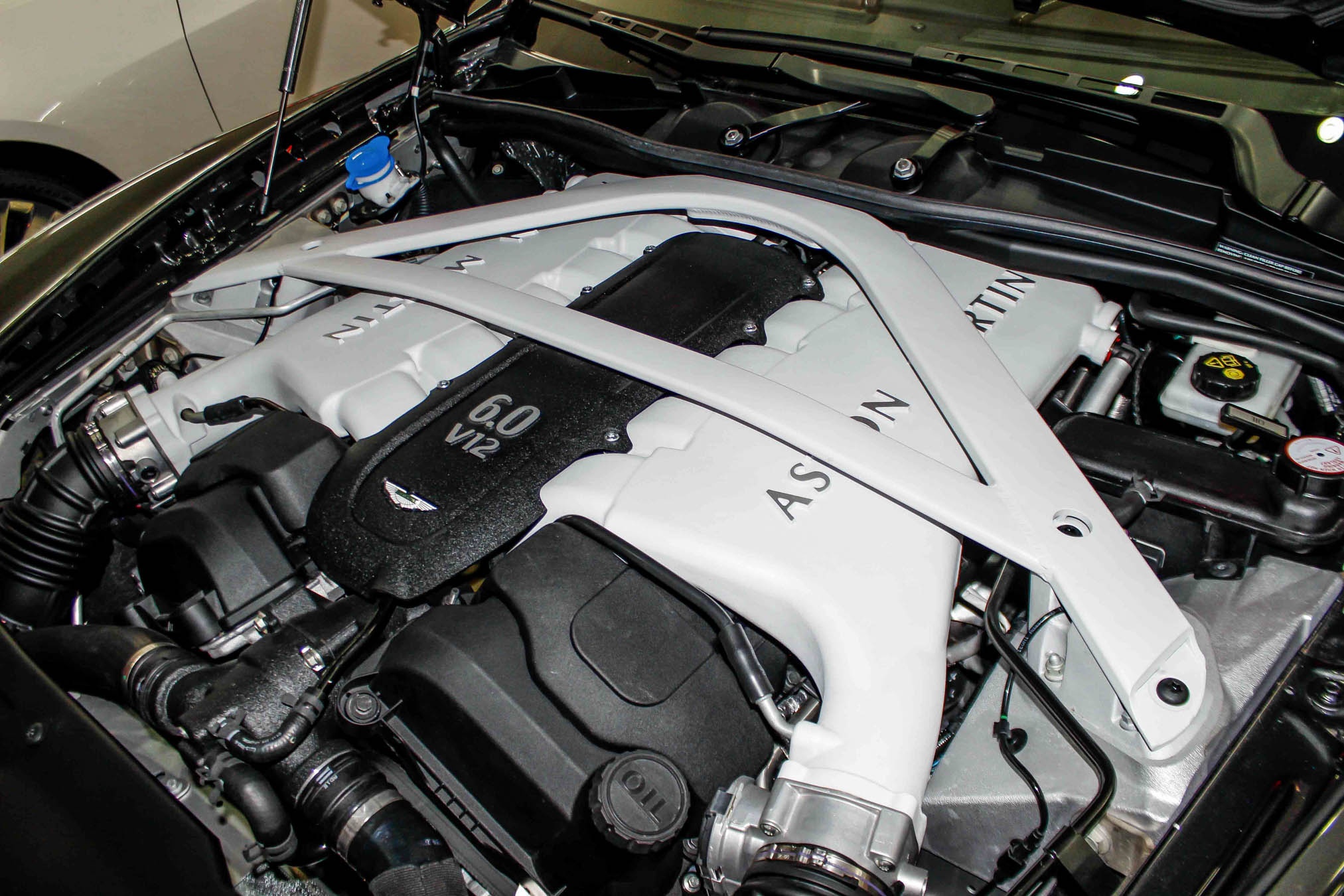 Aston Martin Rapide S tai Sai Gon anh 4