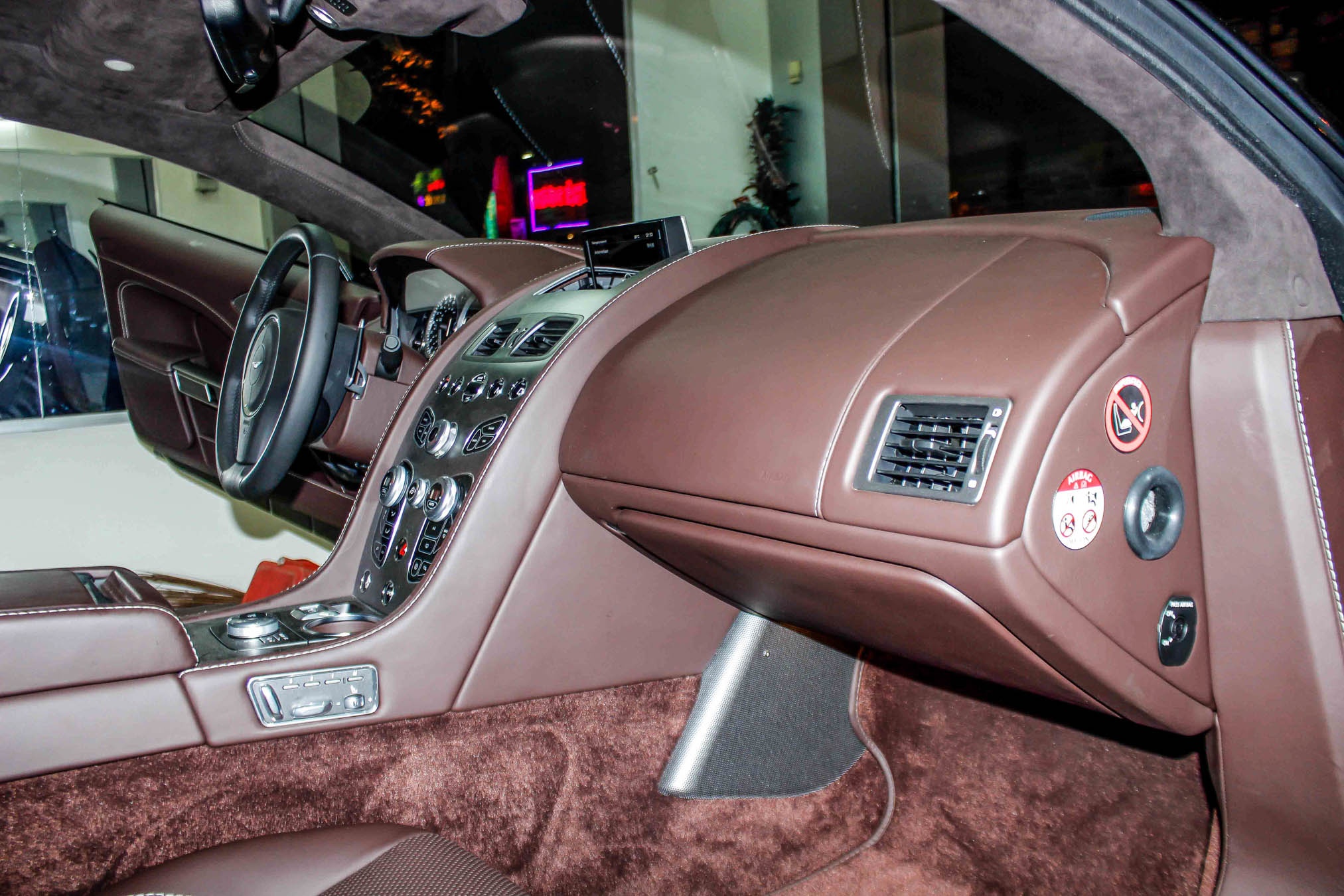 Aston Martin Rapide S tai Sai Gon anh 5