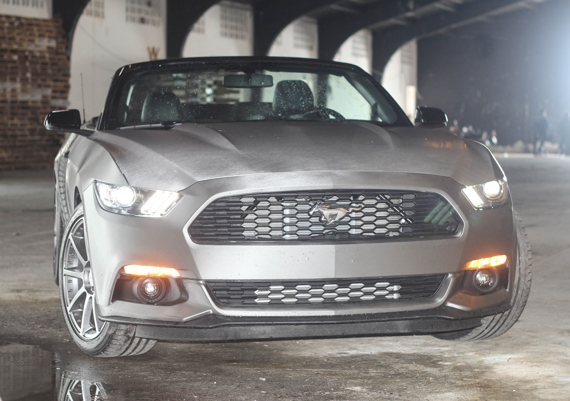 Ford Mustang GT mui tran do may va ngoai that o Sai Gon hinh anh
