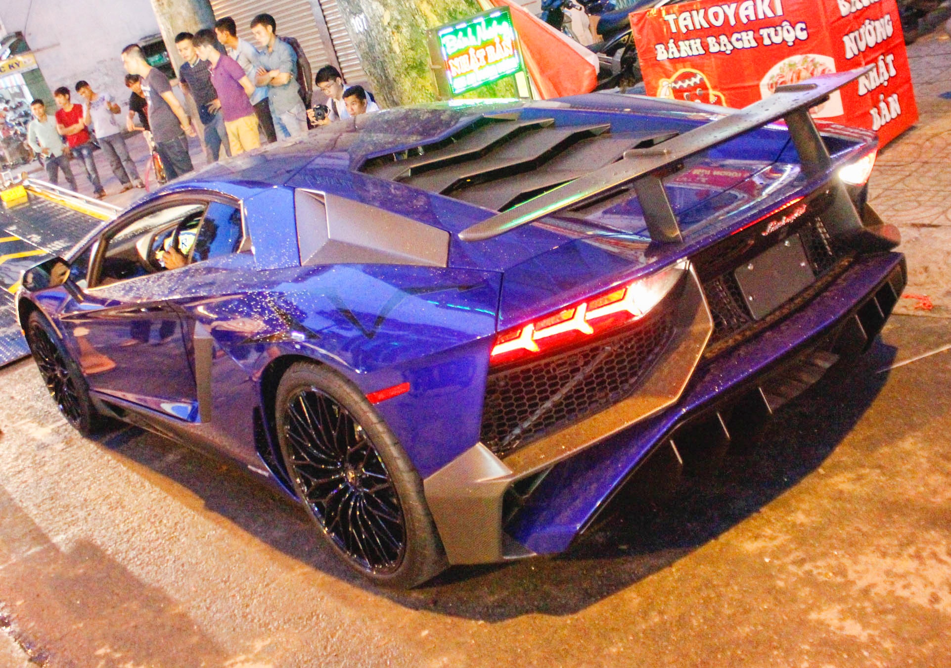 Chi tiet Lamborghini Aventador SV duy nhat tai Viet Nam hinh anh