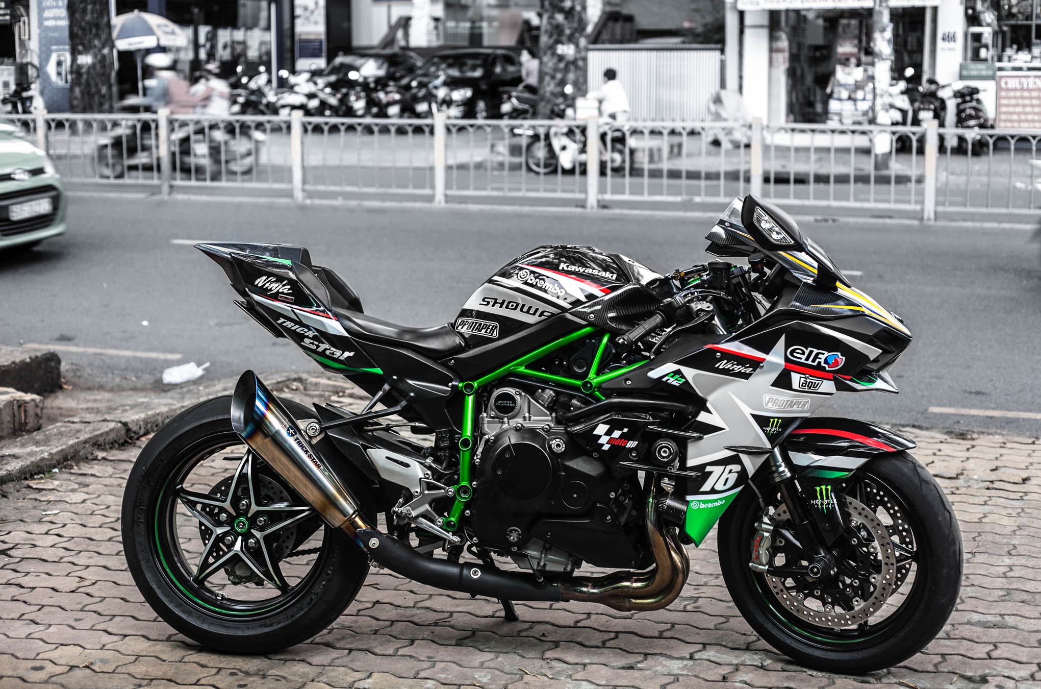 Kawasaki H2 do decal o Sai Gon anh 2