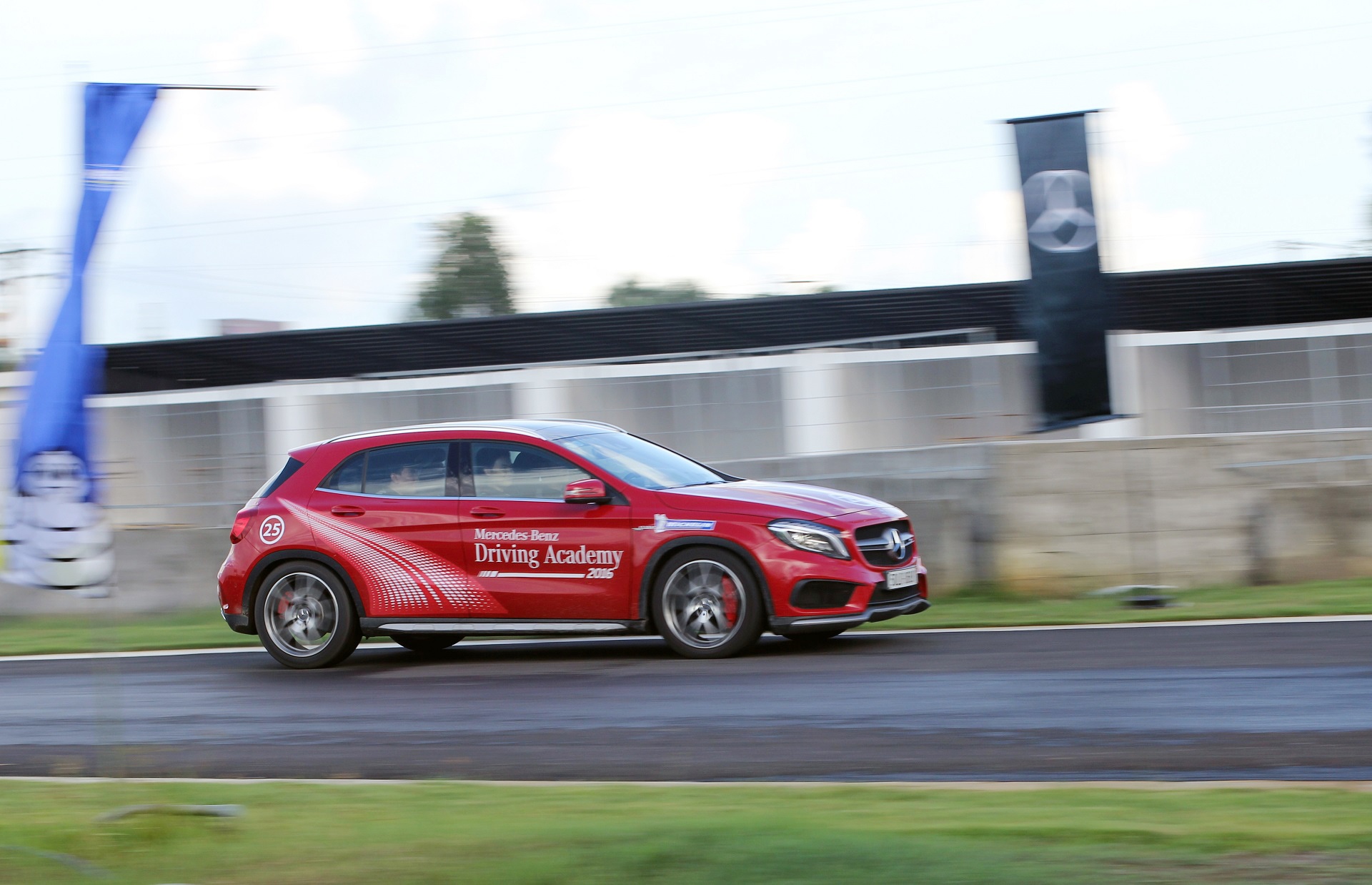 Lai Mercedes o truong dua Happy Land anh 5