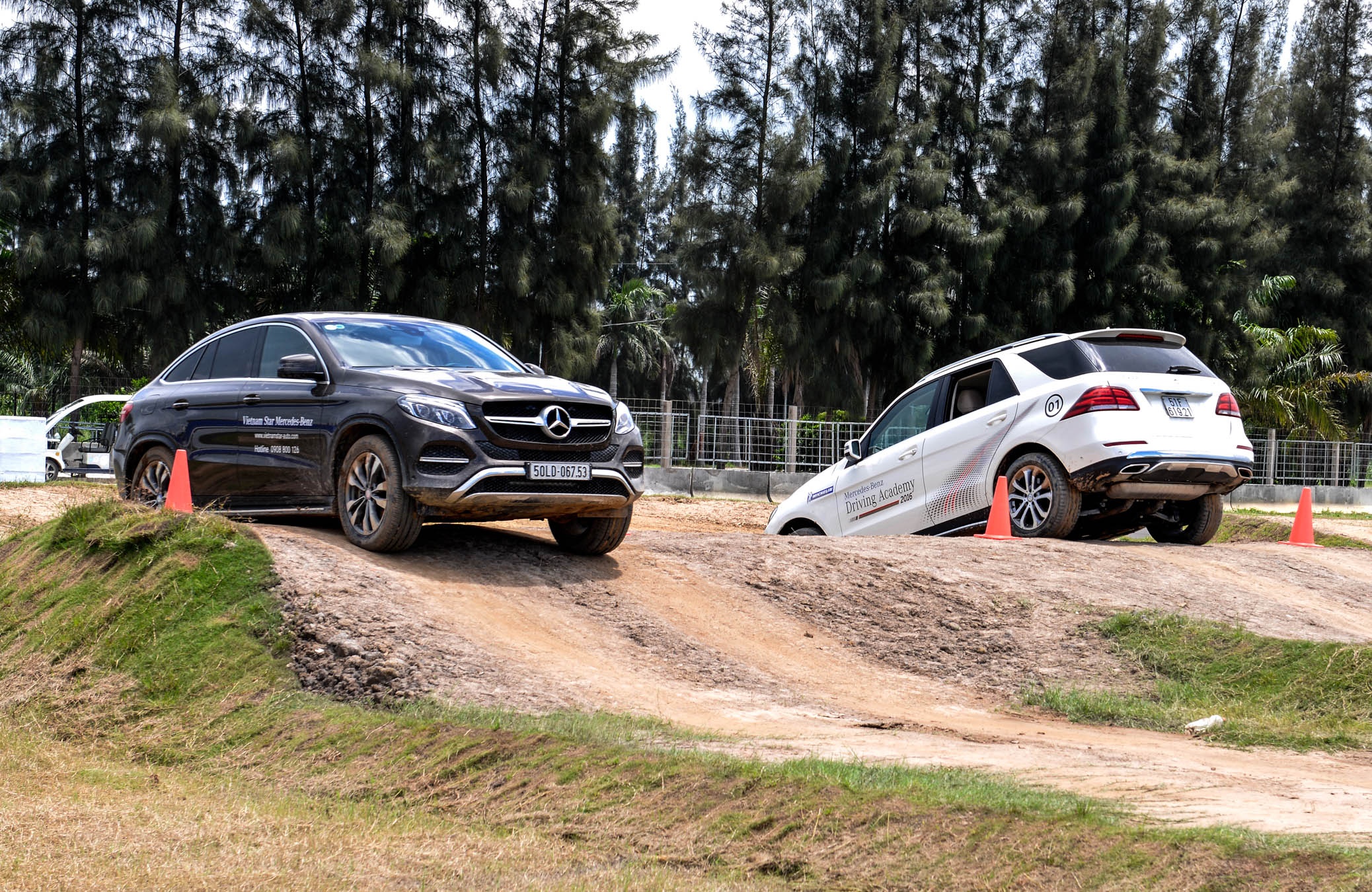 Lái Mercedes ở trường đua Happy Land  ảnh 4 Lai Mercedes o truong dua Happy Land anh 4