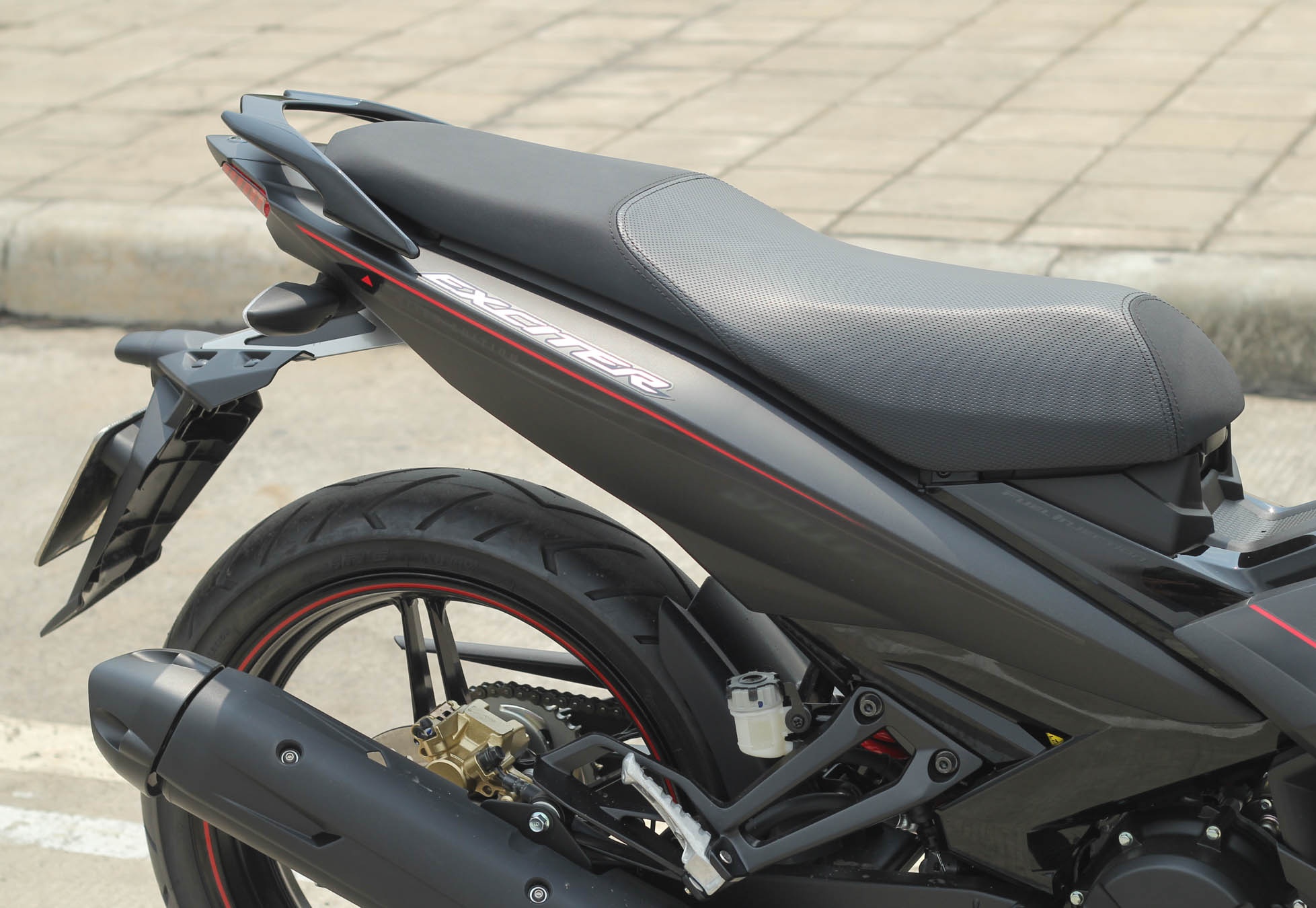 Yamaha Exciter 150 Matte Black anh 8