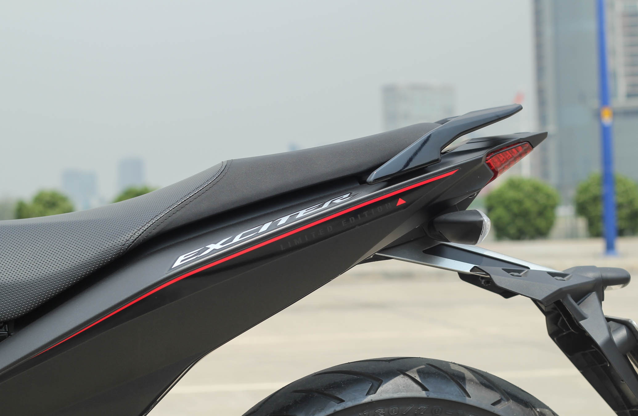 Yamaha Exciter 150 Matte Black anh 9