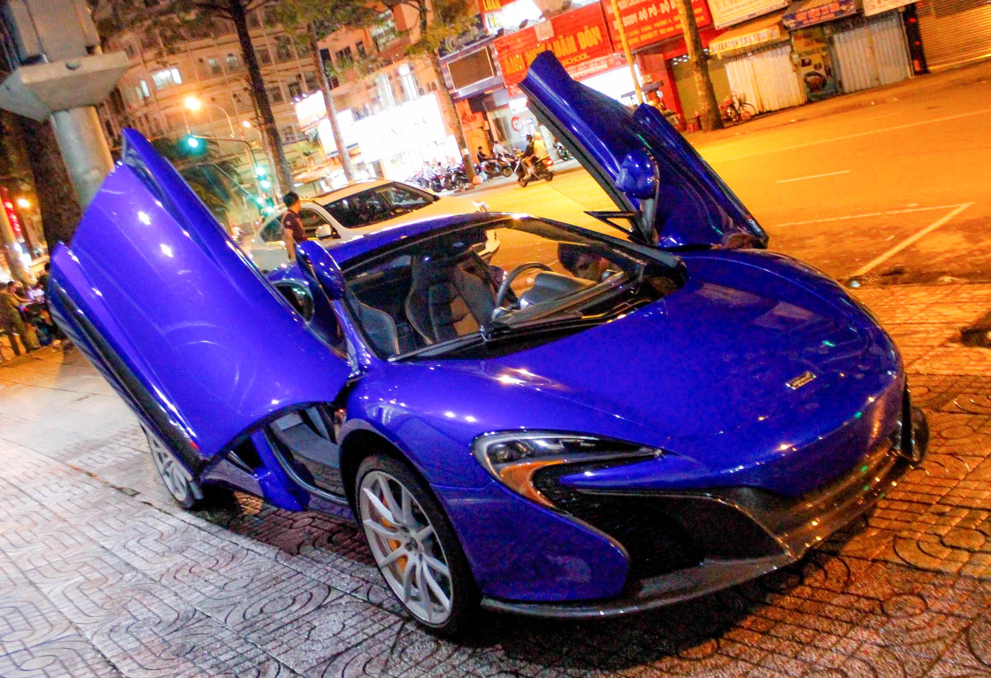 McLaren 650S mau xanh dau tien ve Sai Gon anh 10