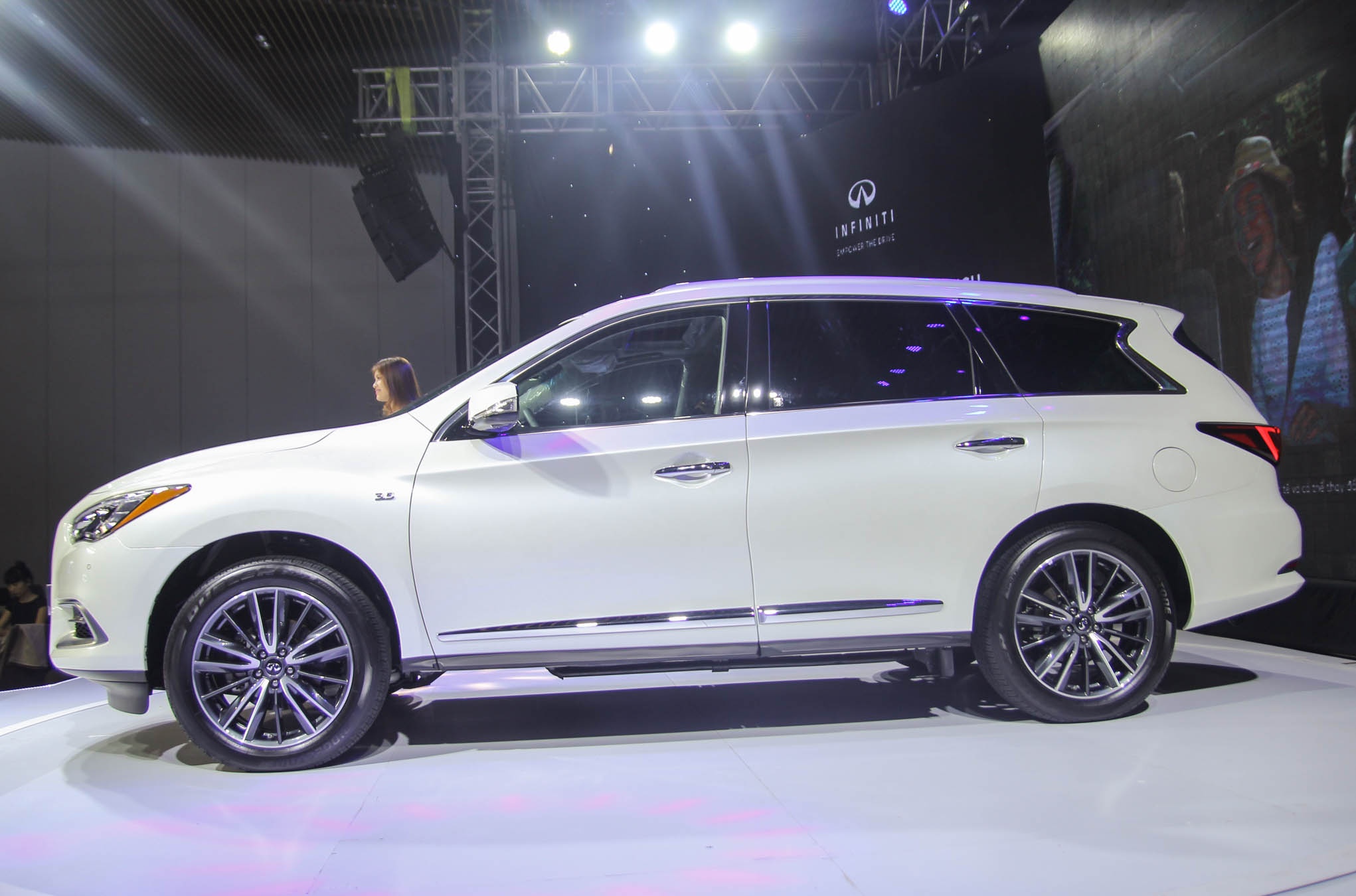 Infiniti QX60 ra mat tai Viet Nam anh 2