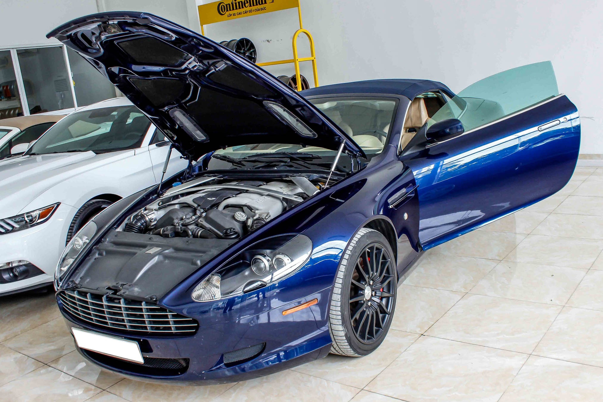 Aston Martin DB9 - sieu xe vang bong mot thoi tai Viet Nam hinh anh