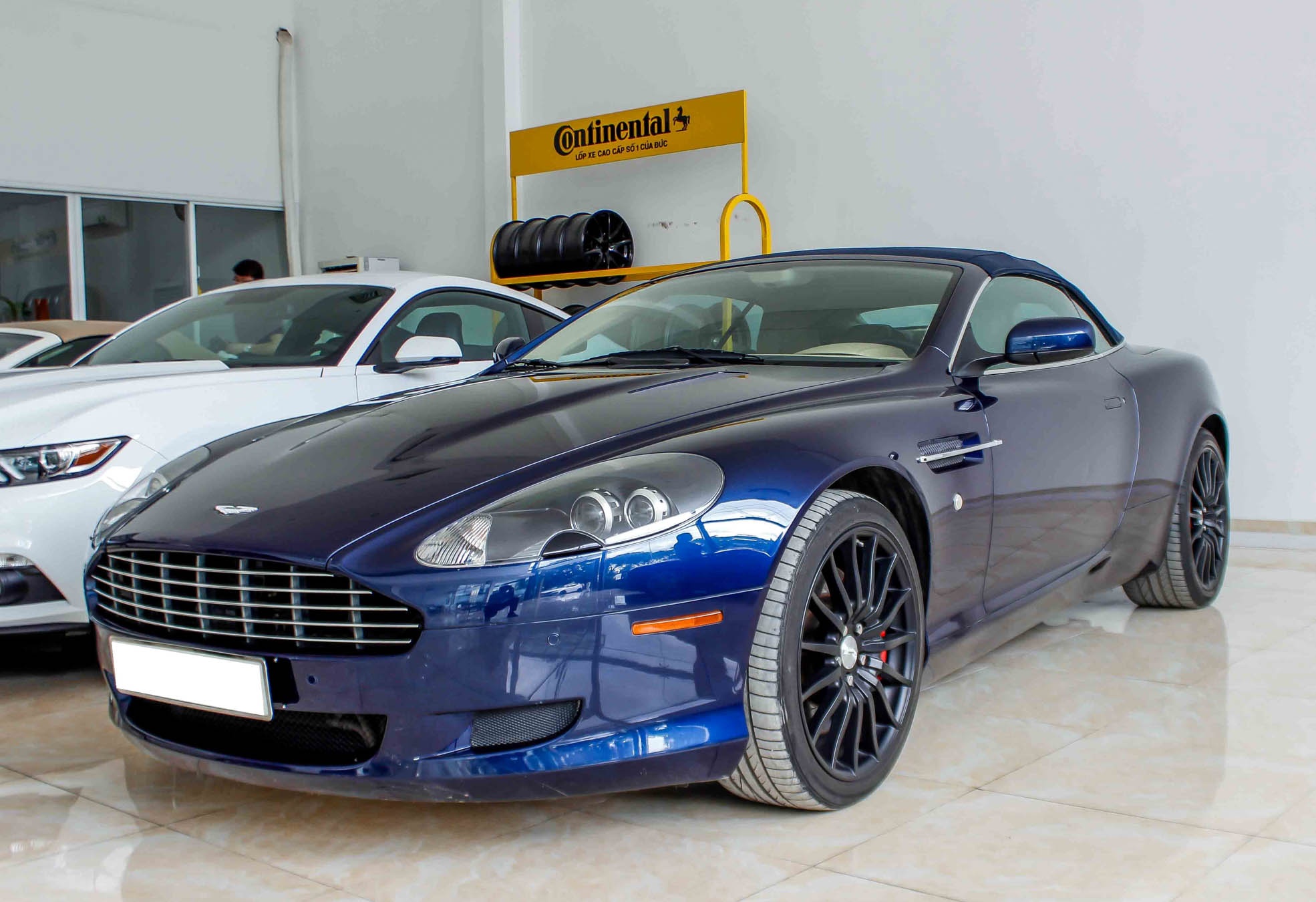 Aston Martin DB9 tai Viet Nam anh 2