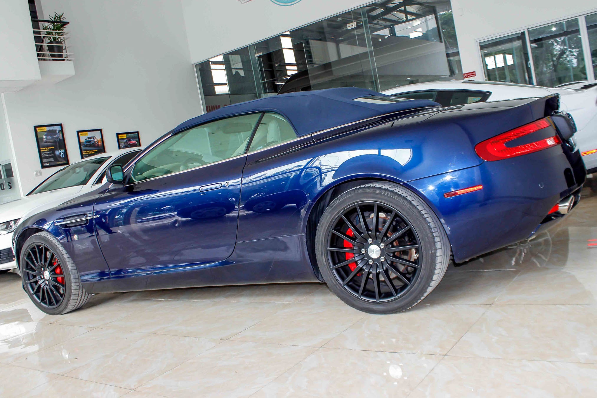 Aston Martin DB9 tai Viet Nam anh 3