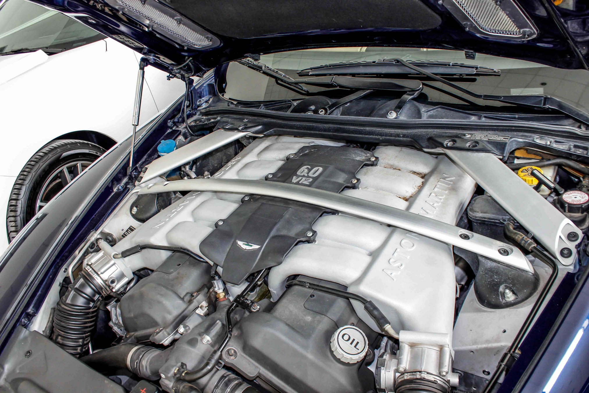 Aston Martin DB9 tai Viet Nam anh 4