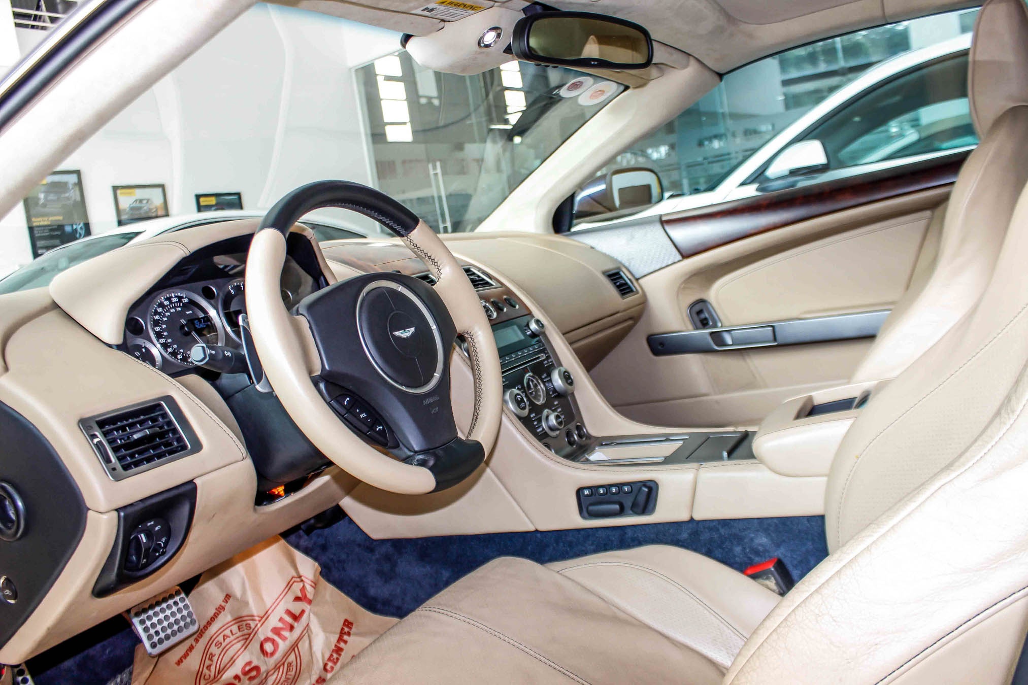 Aston Martin DB9 tai Viet Nam anh 5