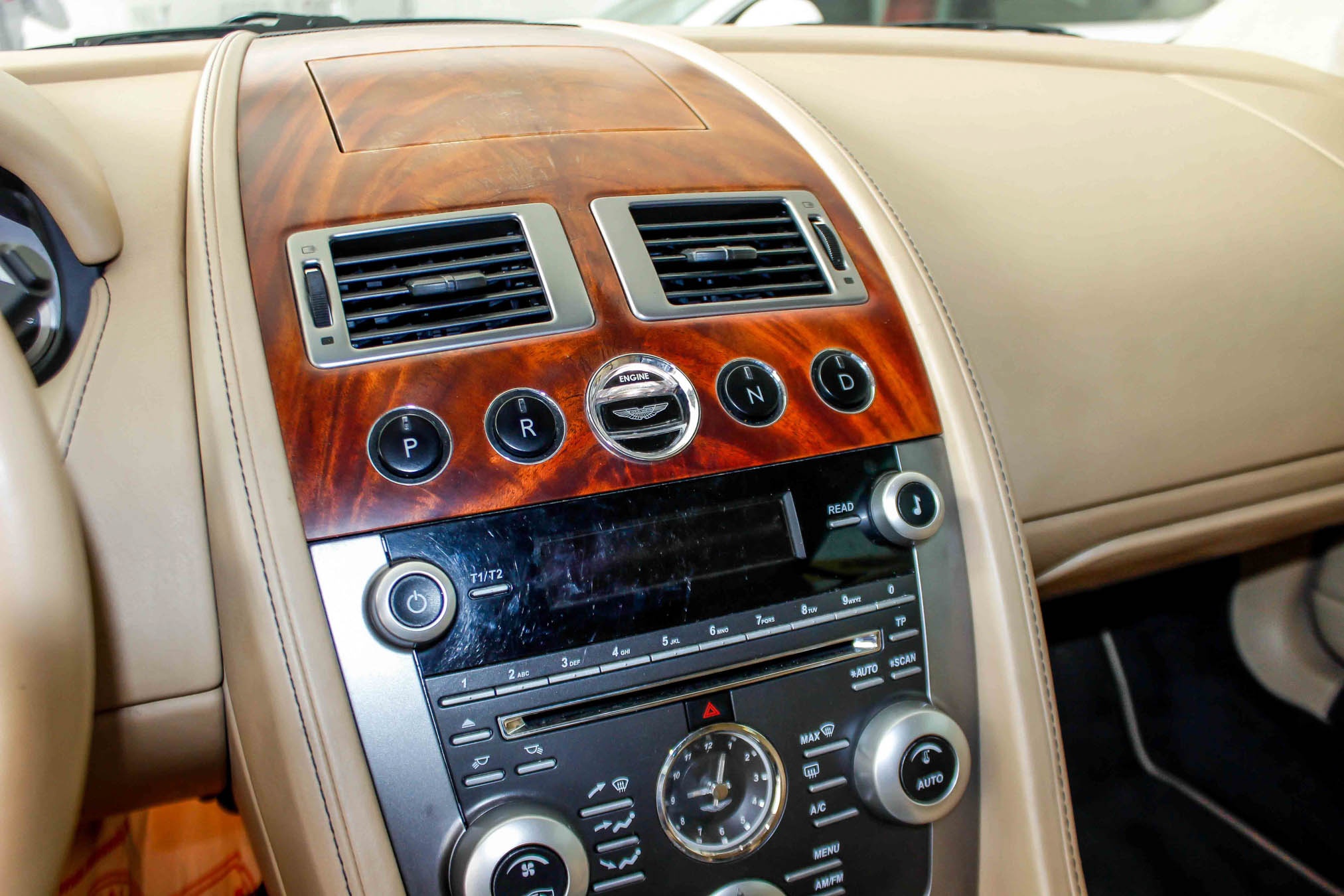 Aston Martin DB9 tai Viet Nam anh 6