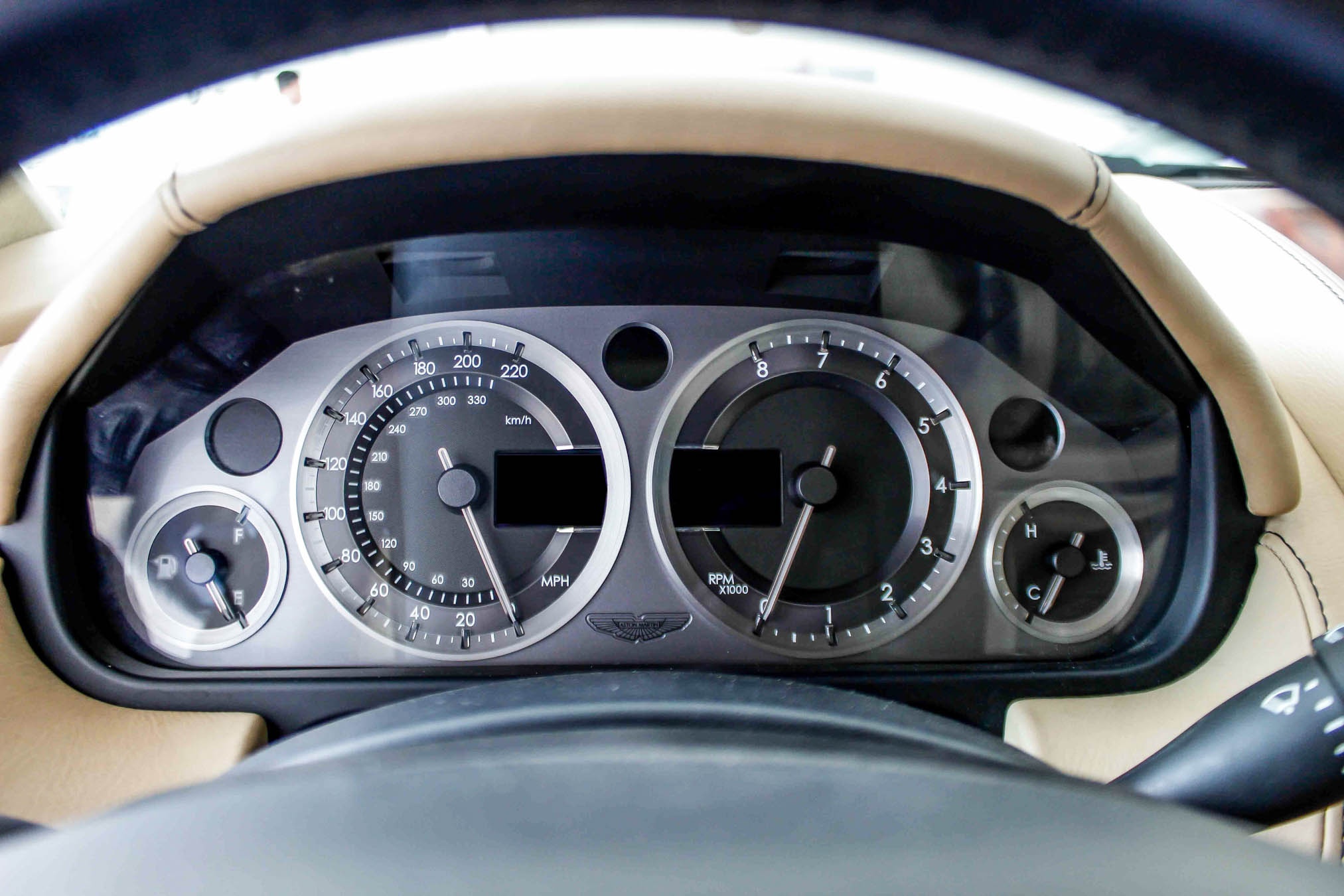 Aston Martin DB9 tai Viet Nam anh 7