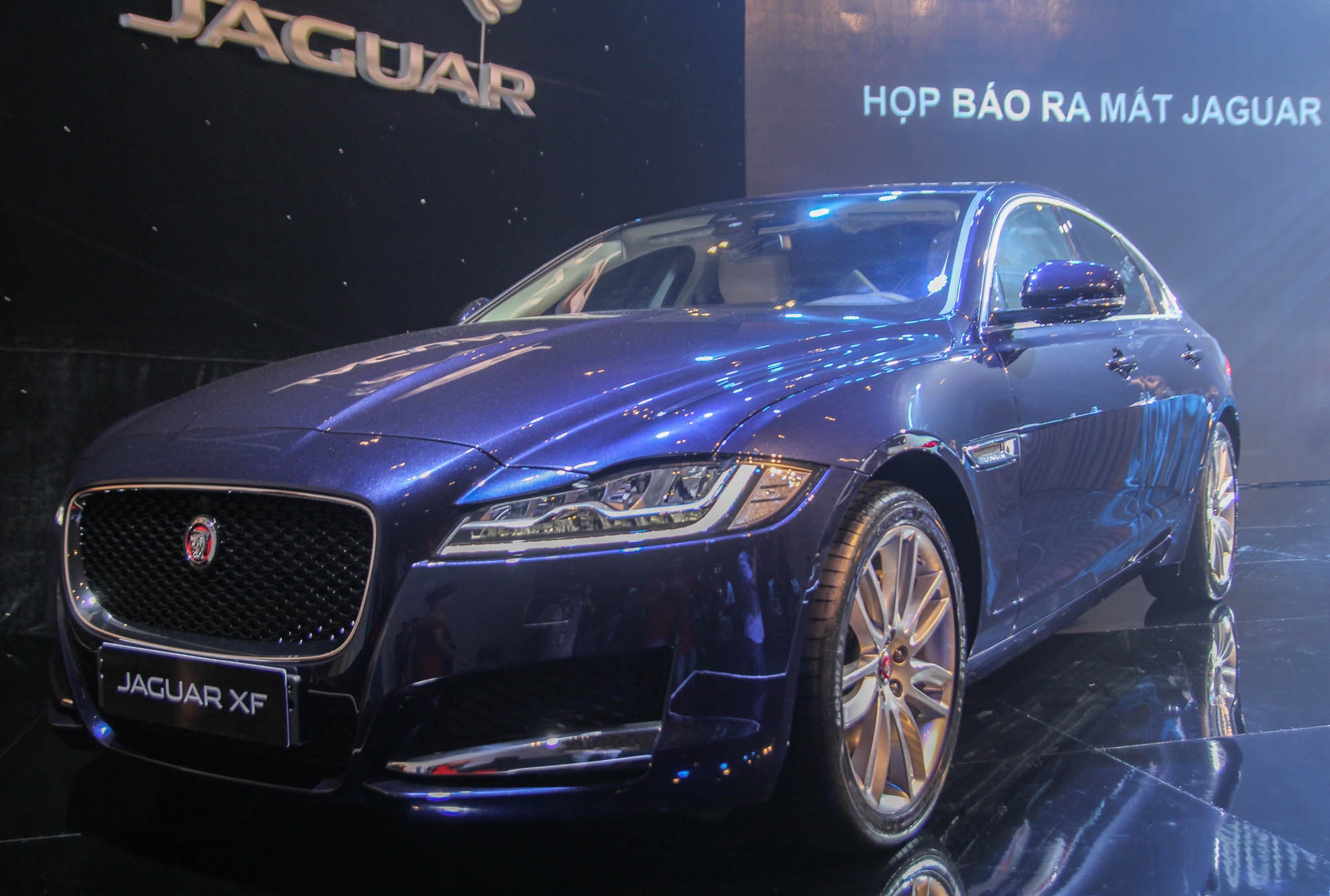 Jaguar XF ra mat tai Viet Nam anh 1