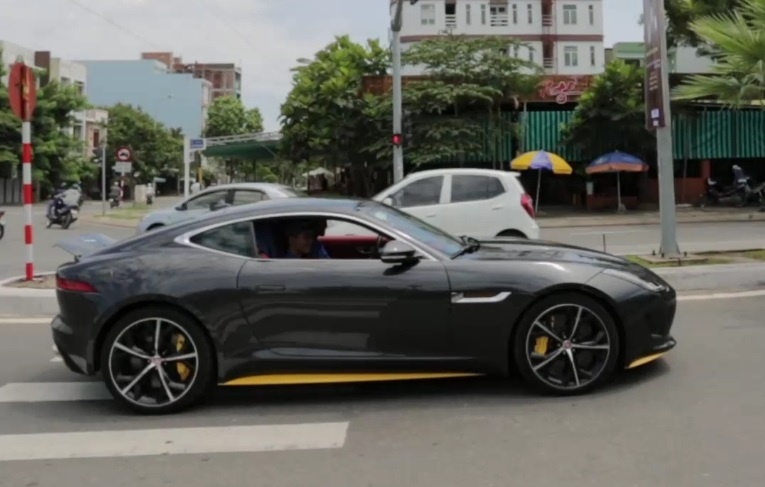 Do po tram trieu cho sieu xe Jaguar F Type-R o Da Nang hinh anh