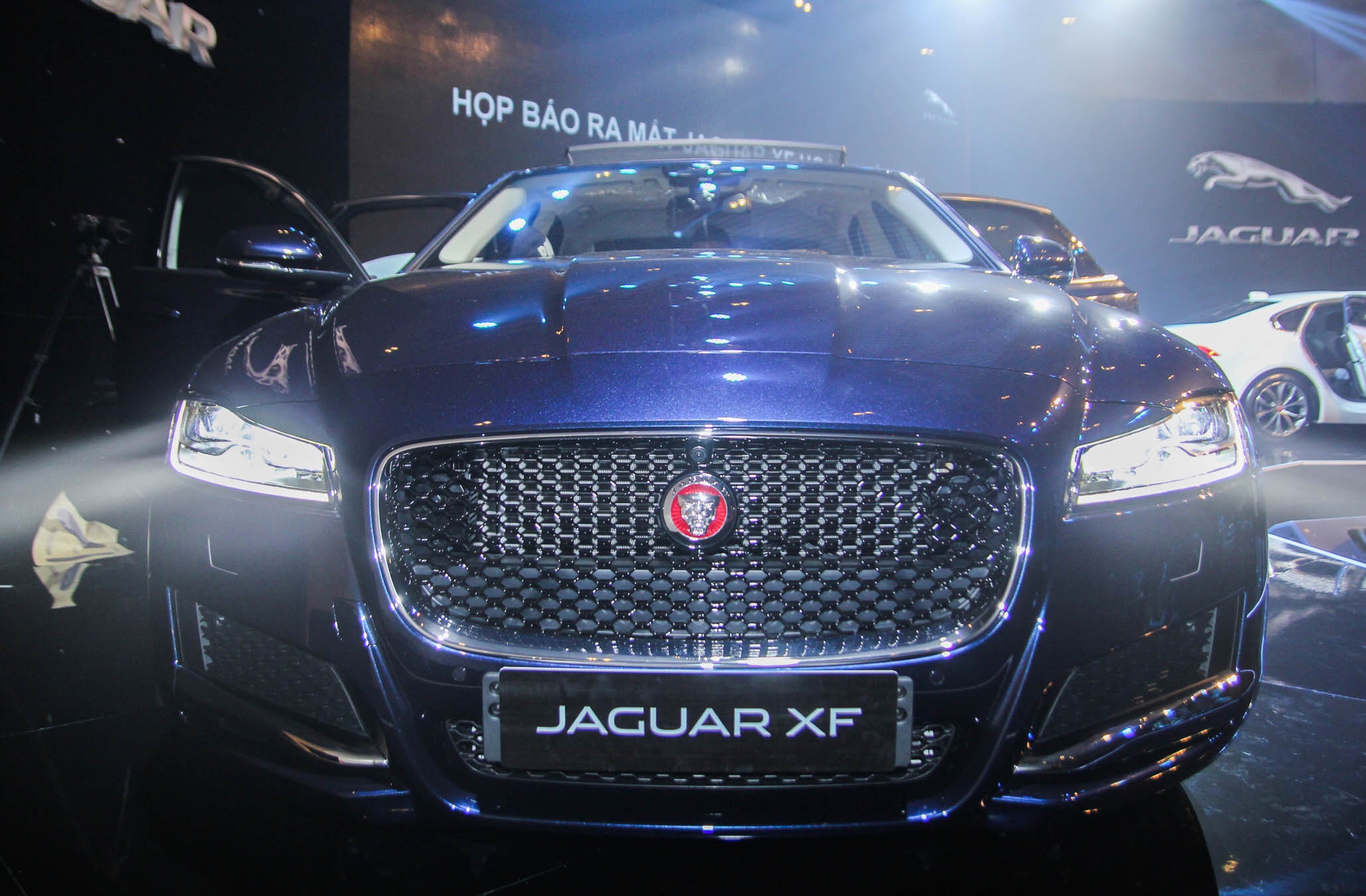 Jaguar XF ra mat tai Viet Nam anh 1