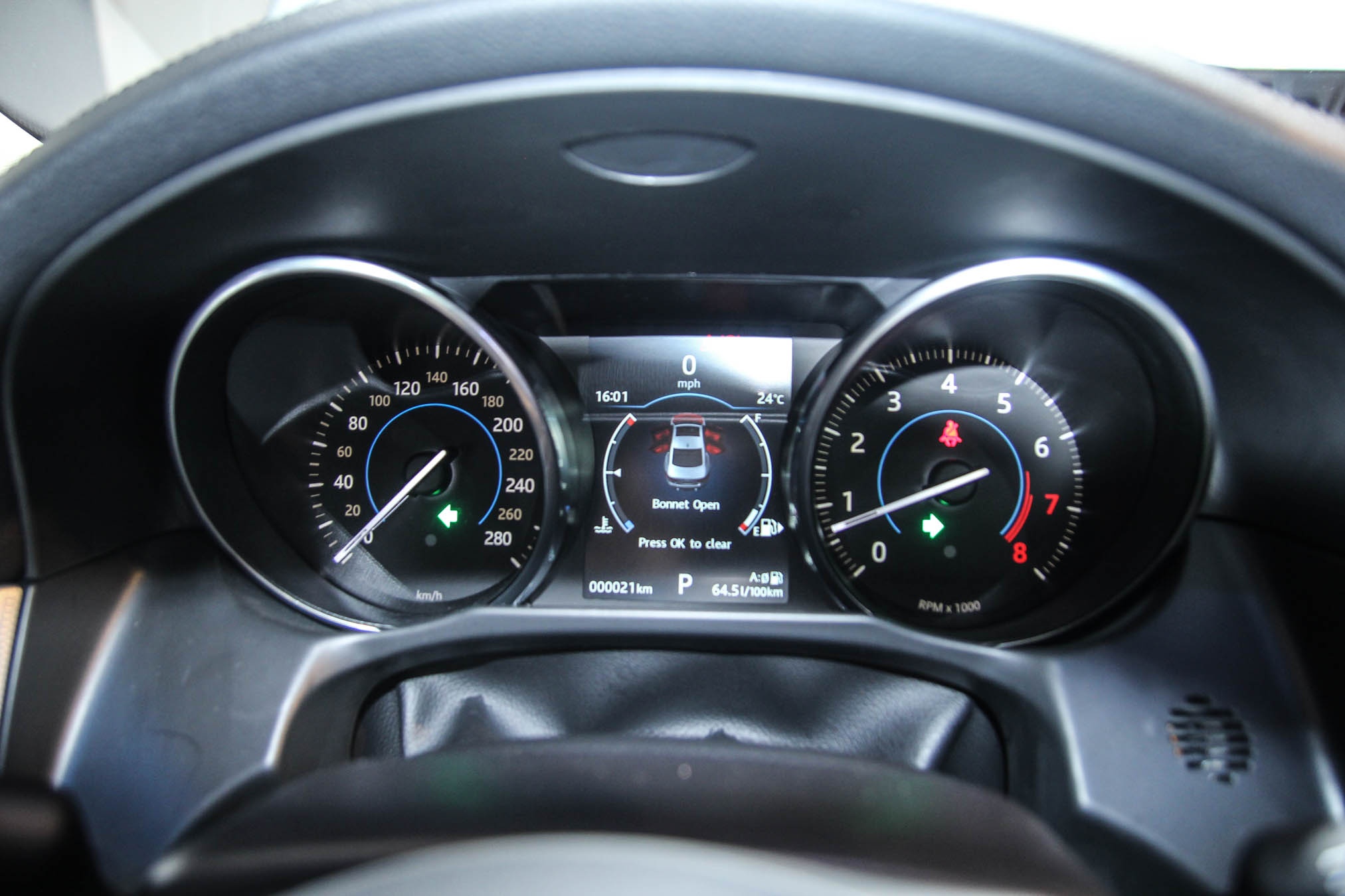 Jaguar XF ra mat tai Viet Nam anh 11