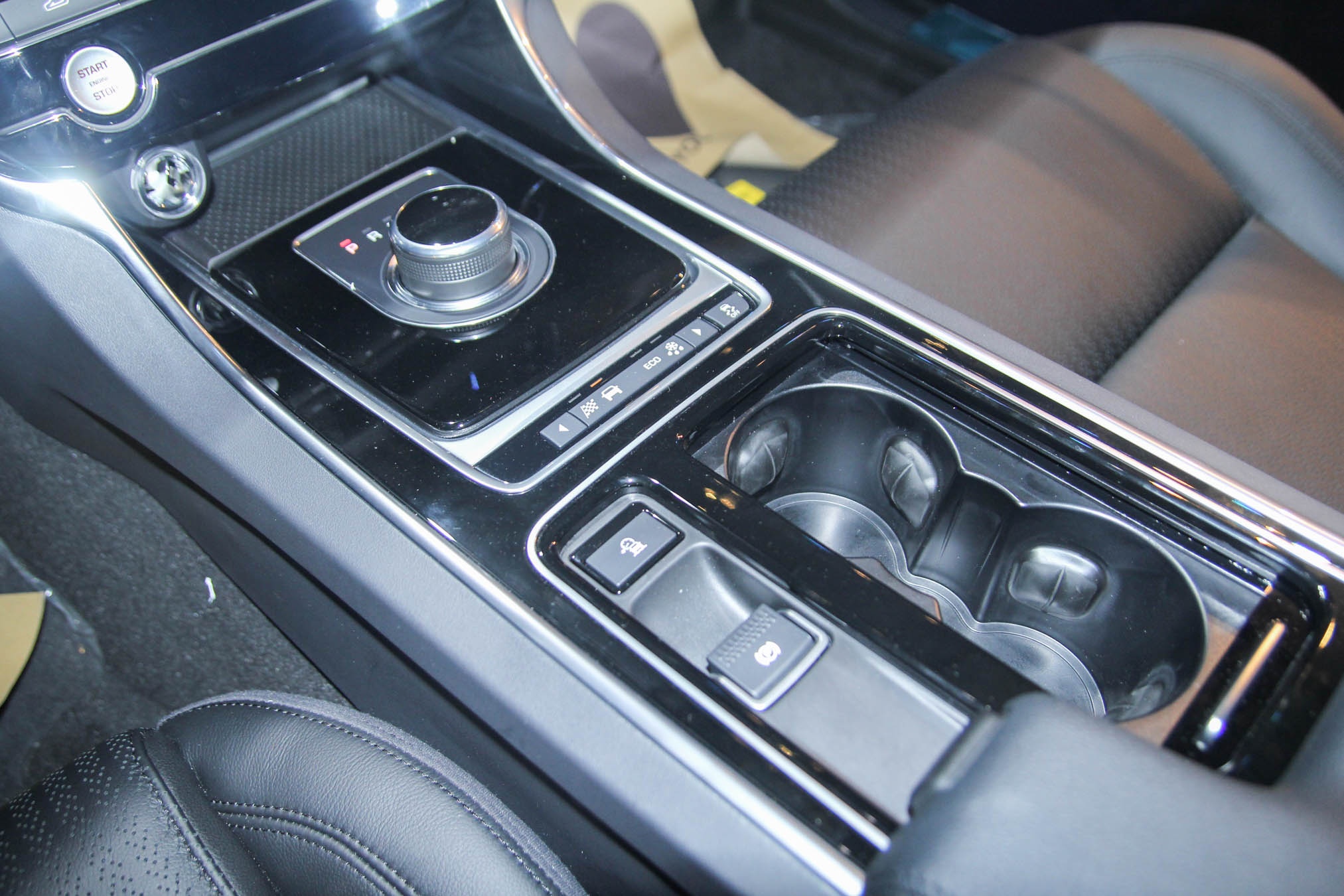 Jaguar XF ra mat tai Viet Nam anh 12