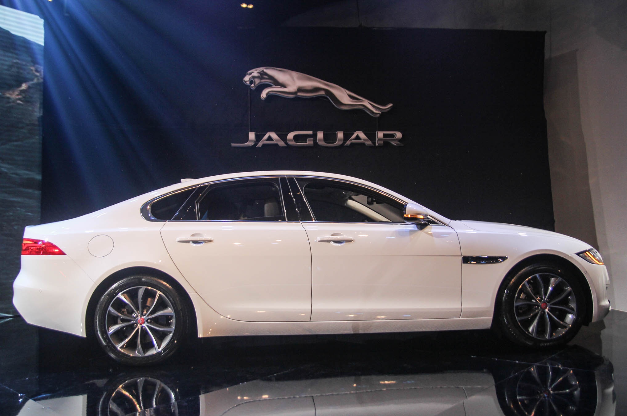 Jaguar XF ra mat tai Viet Nam anh 4