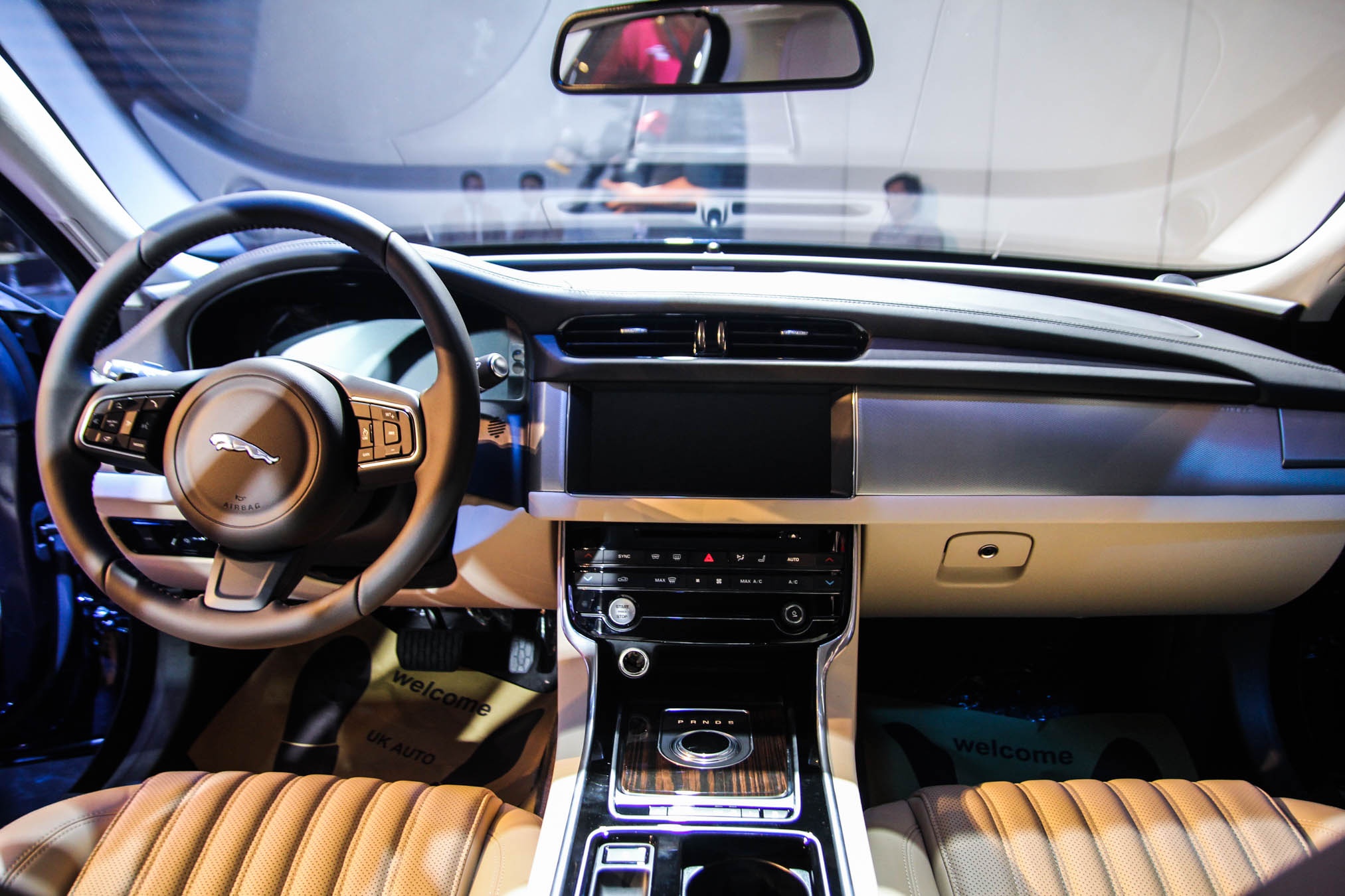 Jaguar XF ra mat tai Viet Nam anh 9