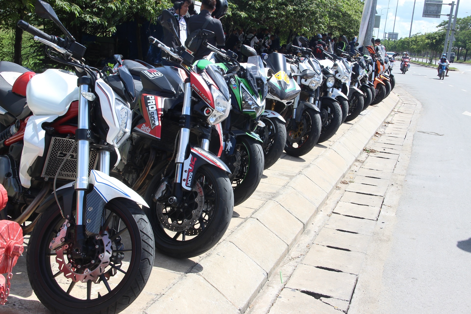 Dan moto Benelli BN302 anh 2