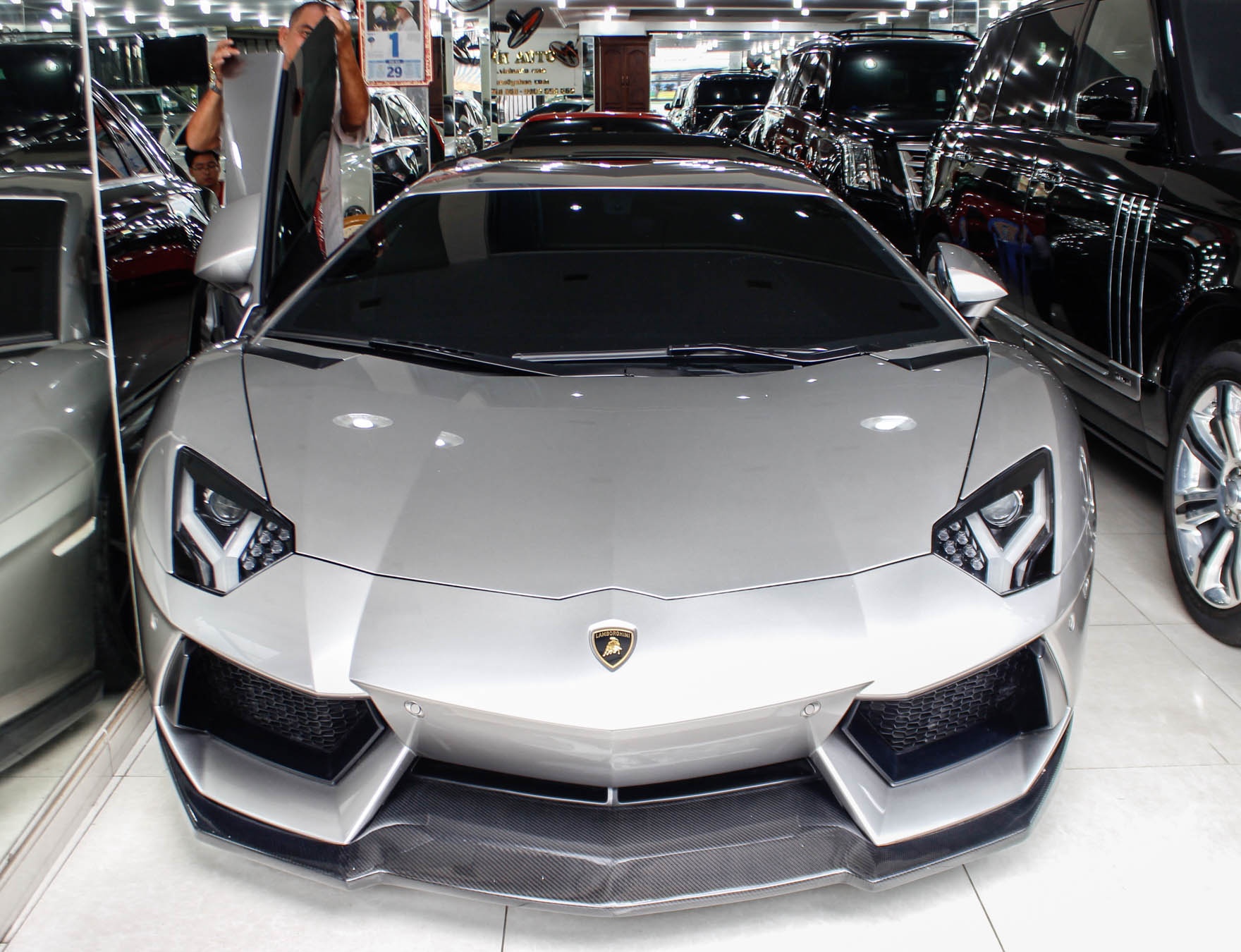 Lamborghini Aventador DMC dau tien Viet Nam anh 1