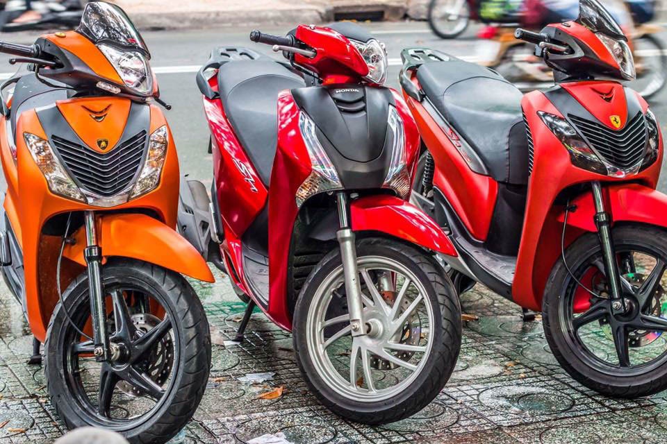 Loat Honda SH doi mau bang decal o Sai Gon hinh anh