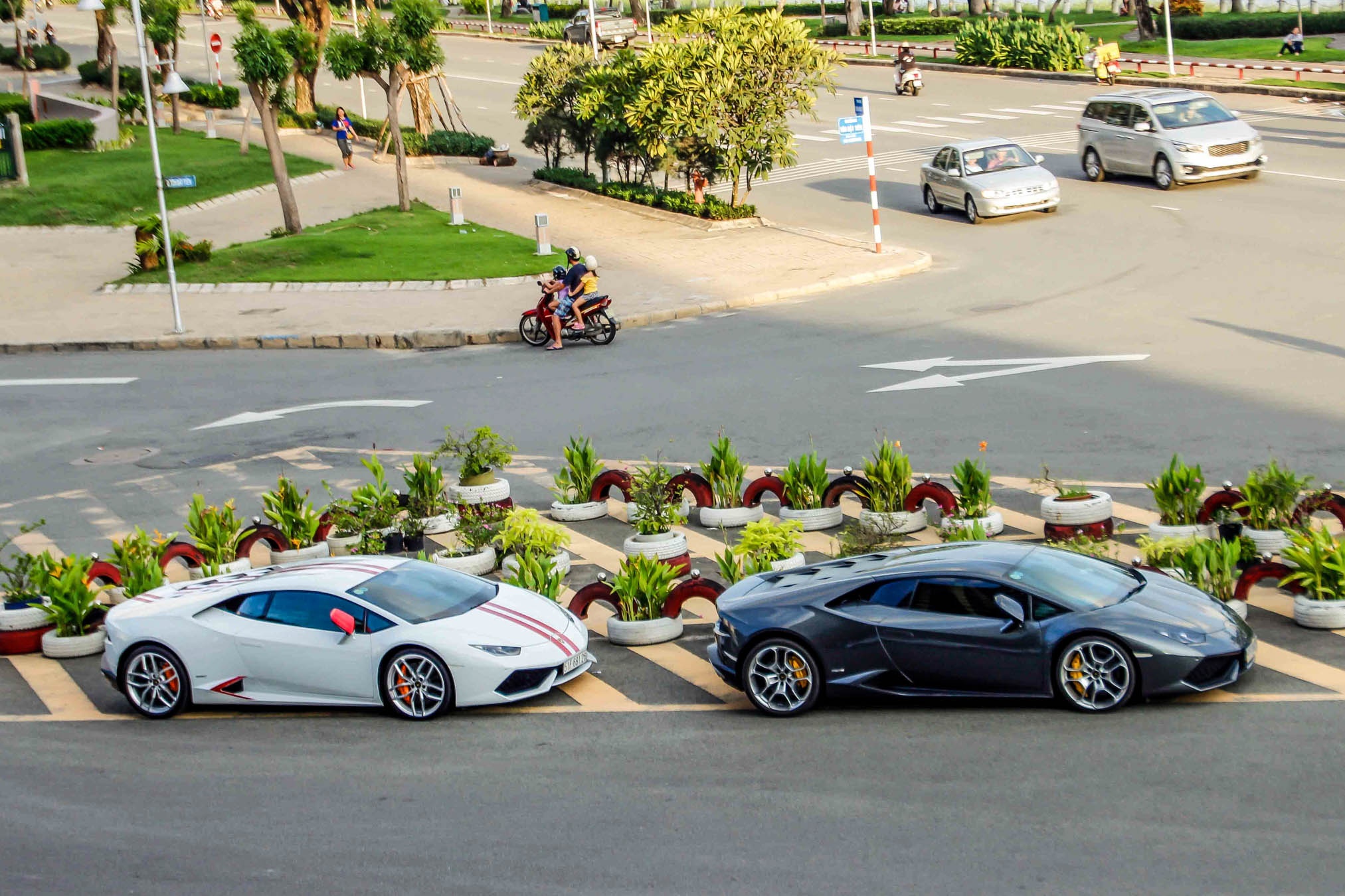 Lamborghini Huracan chinh hang anh 1