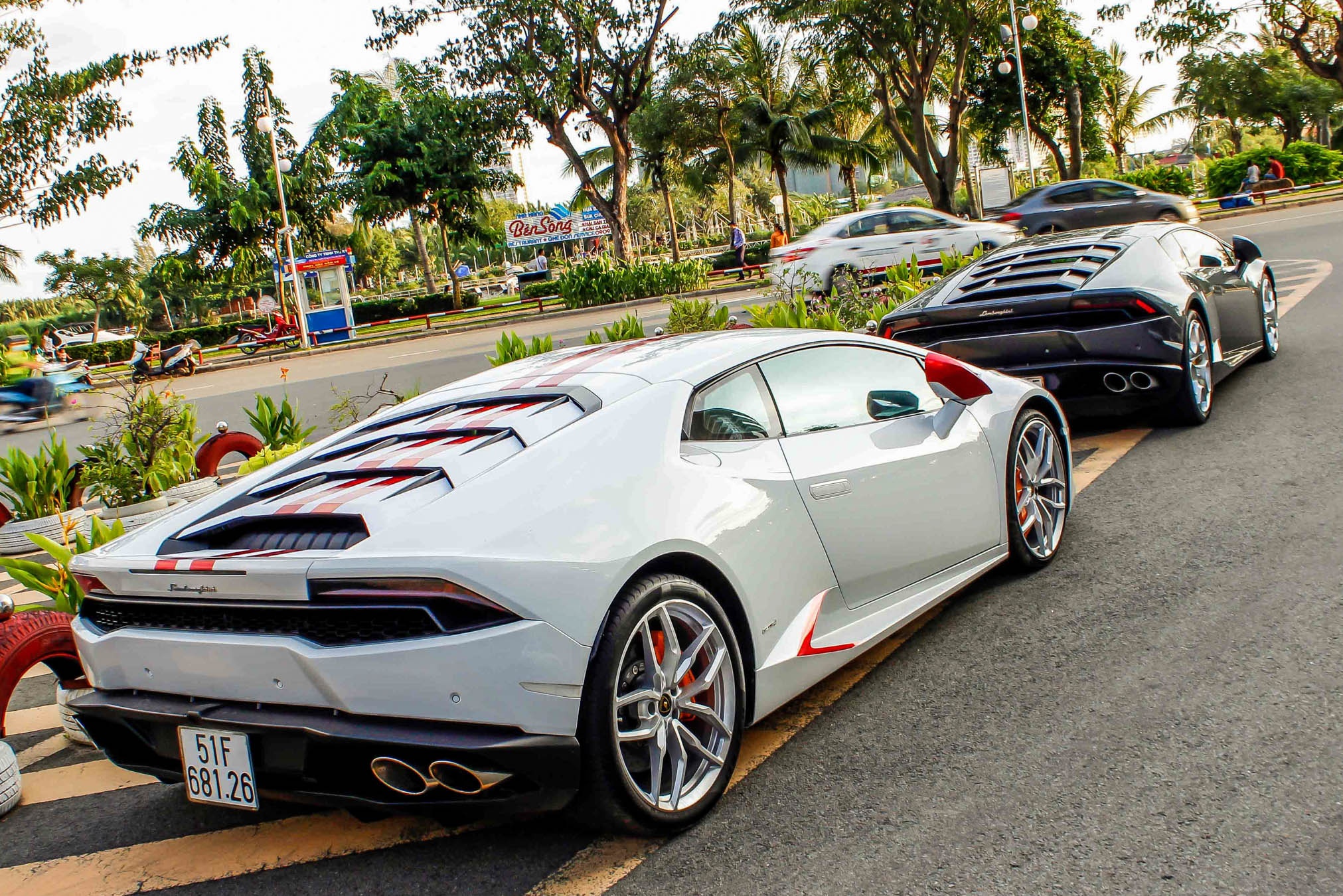 Lamborghini Huracan chinh hang anh 2