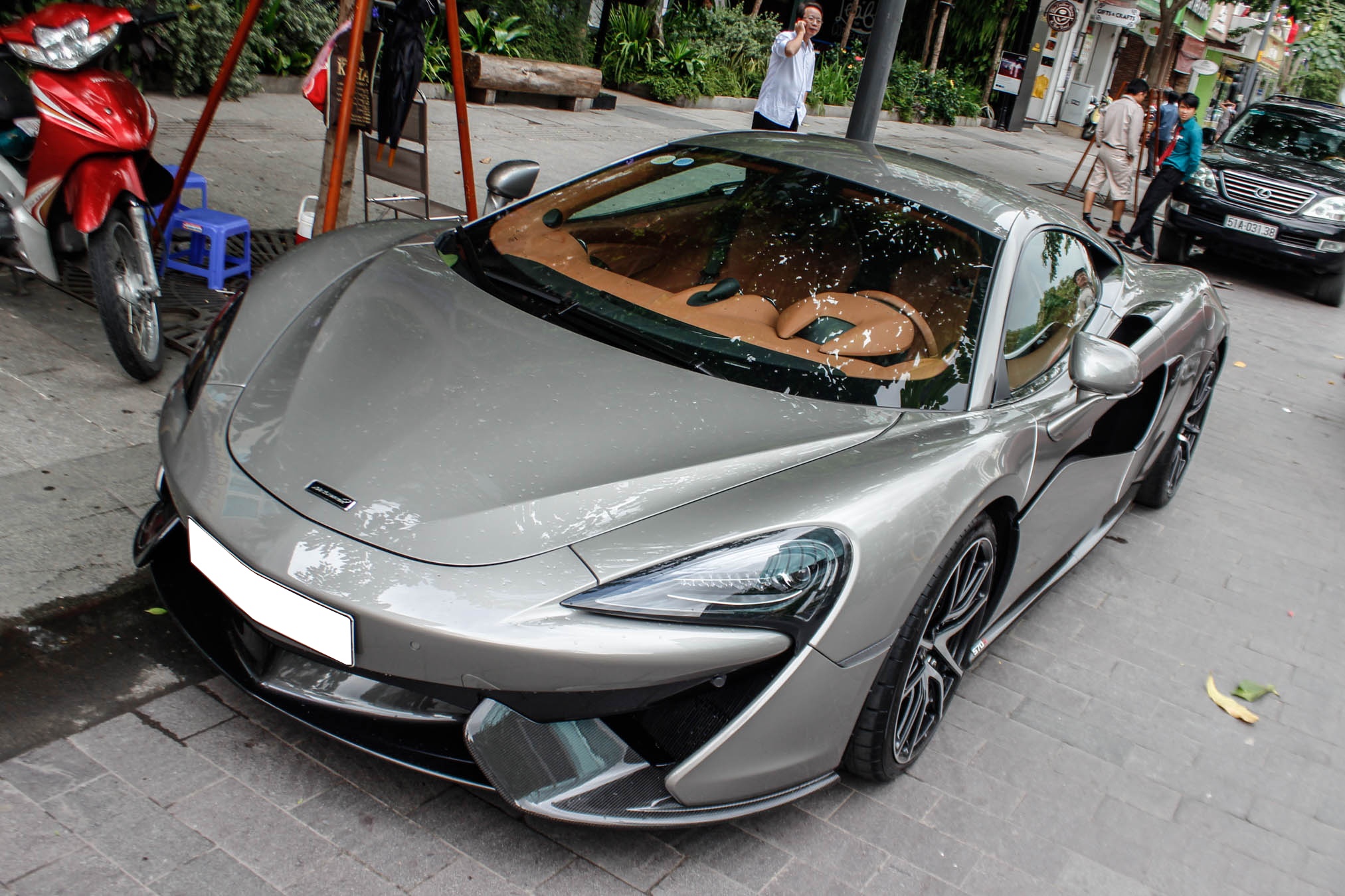 McLaren 570S cua Cuong Do La lan dau dao pho Sai Gon hinh anh