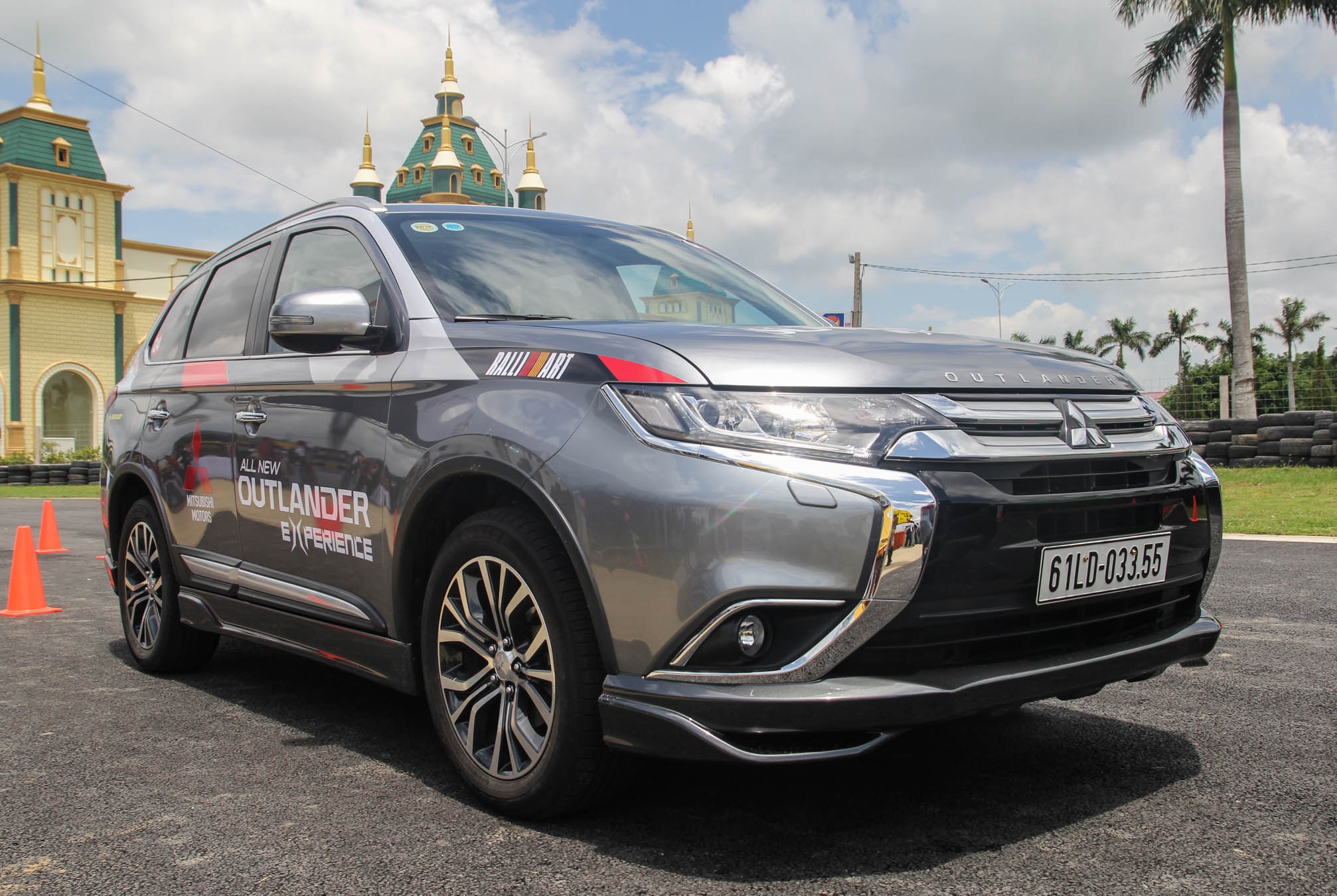 Chi tiet Mitsubishi Outlander vua ra mat tai VN hinh anh