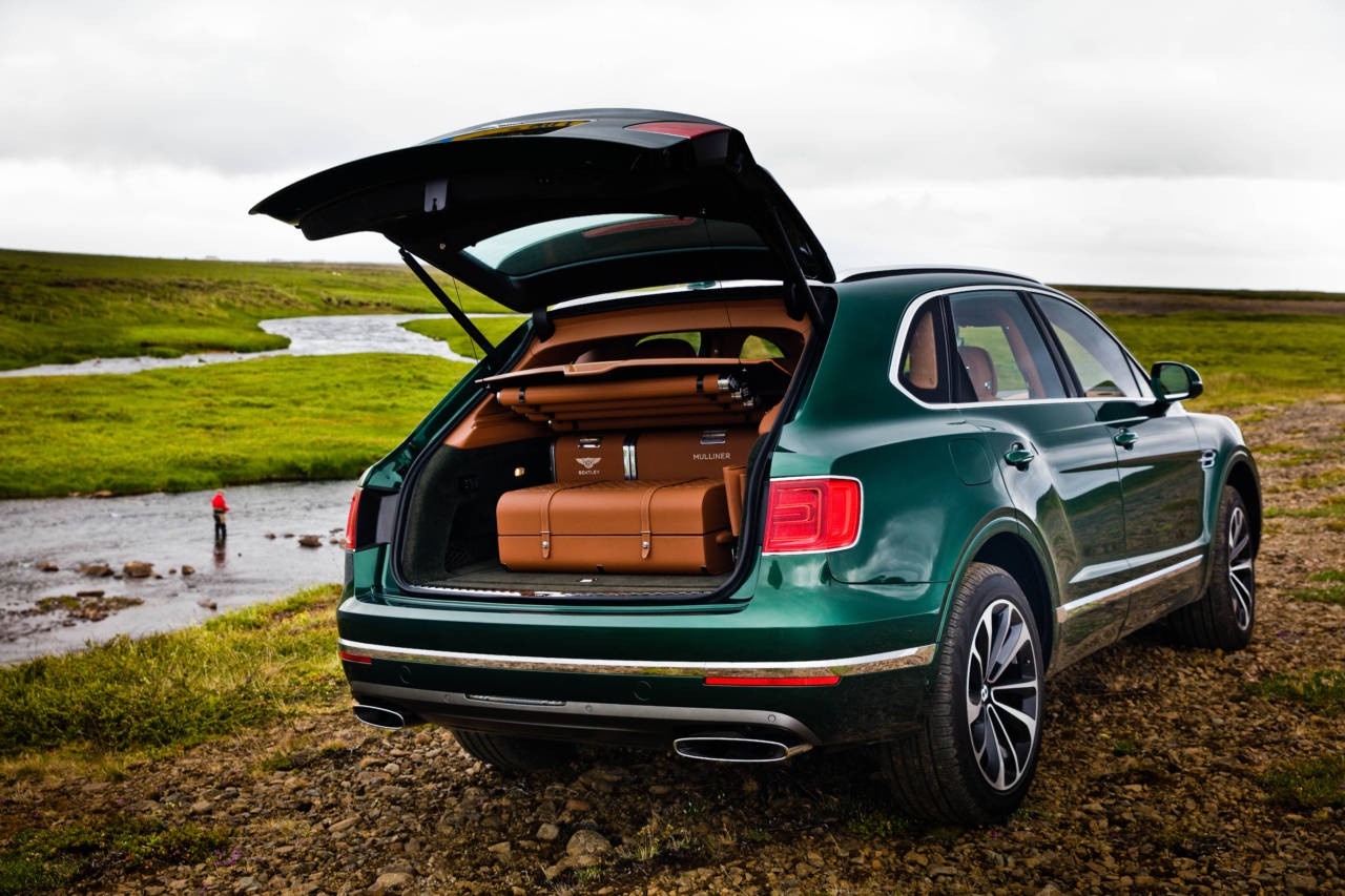 Bentley Bentayga se trang bi dong co diesel hinh anh