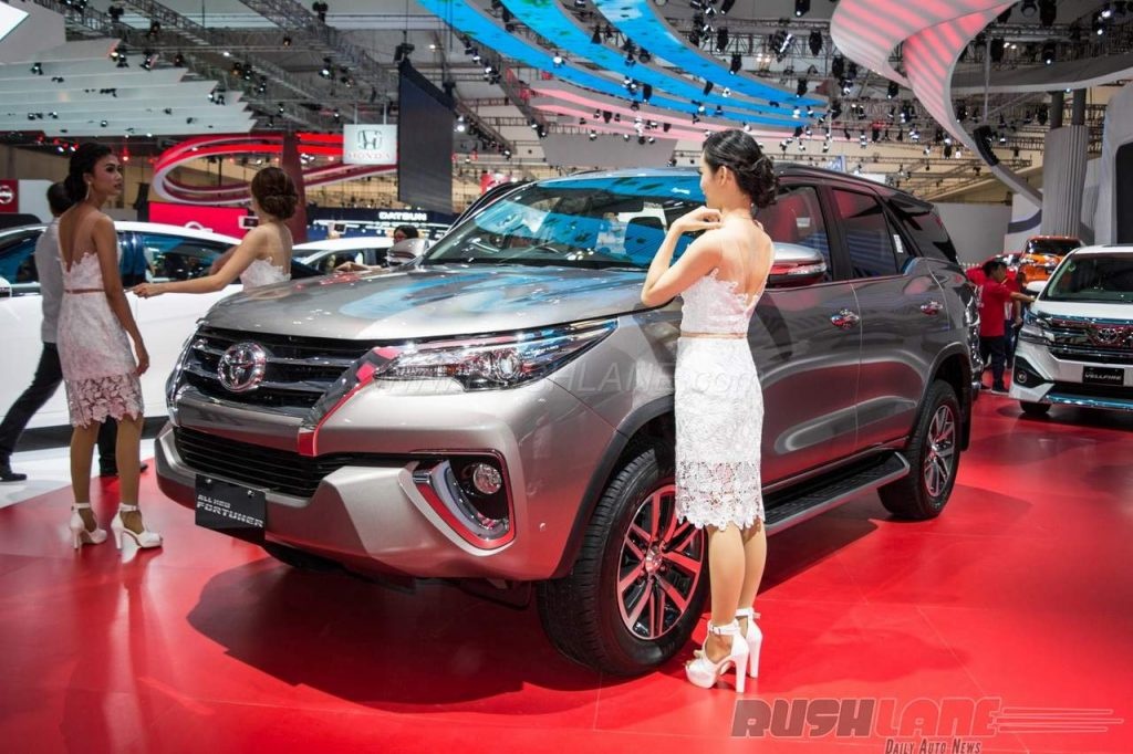 Toyota Fortuner hoan toan moi lo dien tai Indonesia hinh anh