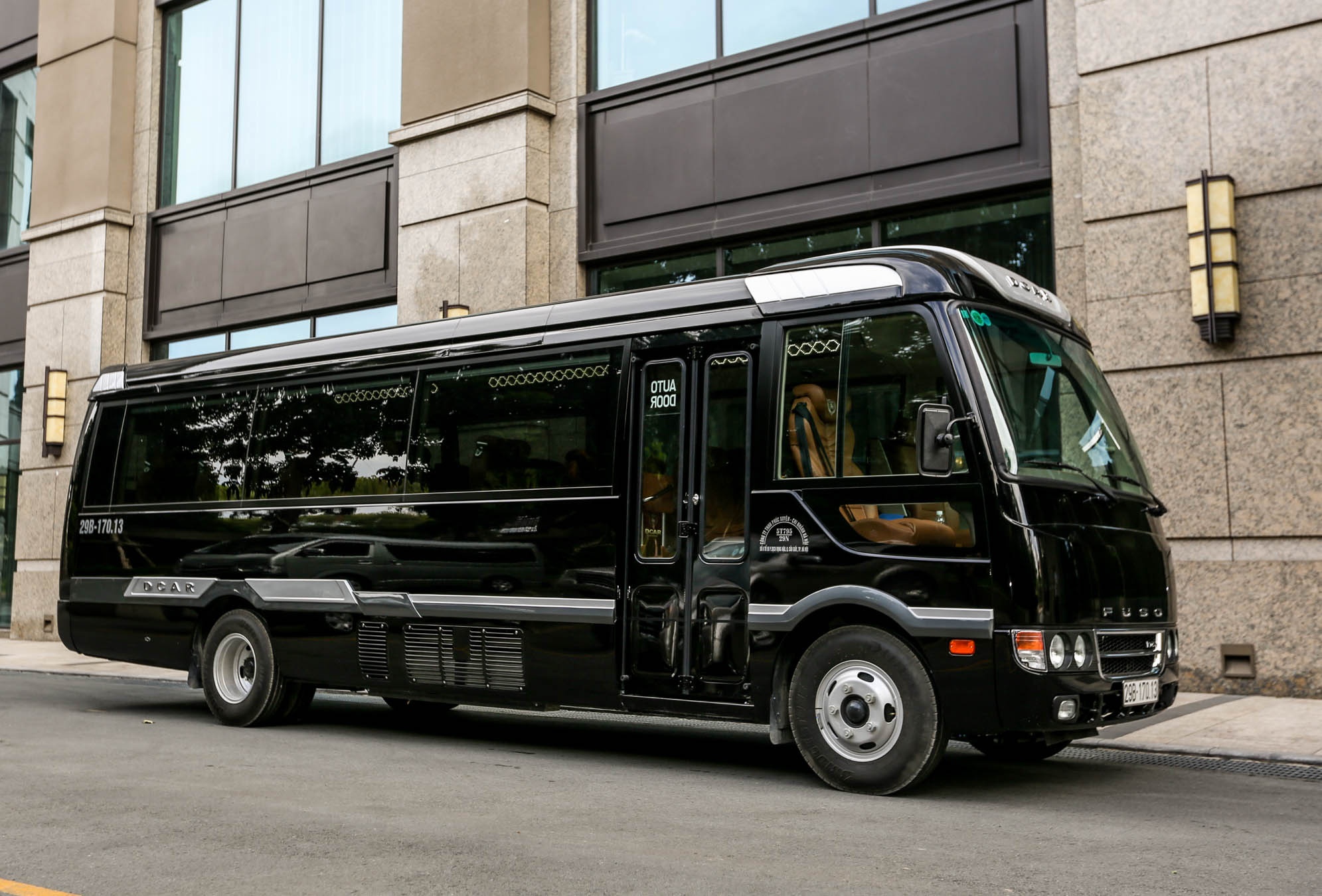 Fuso Rosa limousine DCar do o Viet Nam anh 1